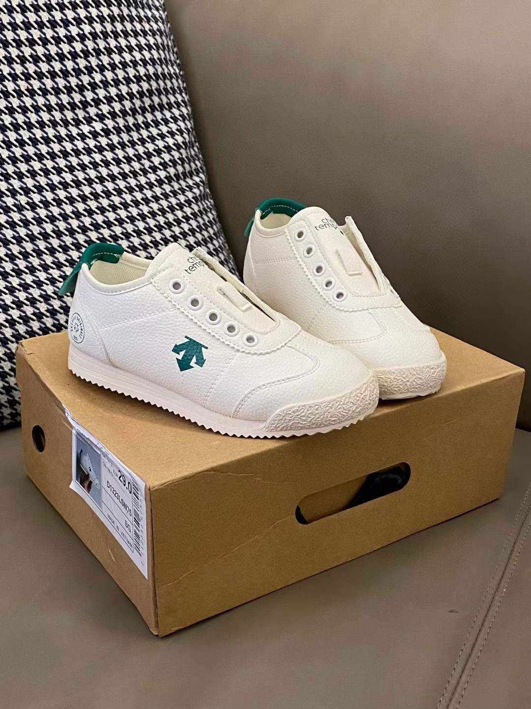 图片[7]-【Y原图直出🌟 这款鞋的设计融合了迪桑特品牌的运动精神与童年的趣味元素👻鞋身采用细腻的皮面材质，触感柔软😻不仅提升了鞋子的整体质感，也保证了良好的透气性💨尺码：26-37-选品中心