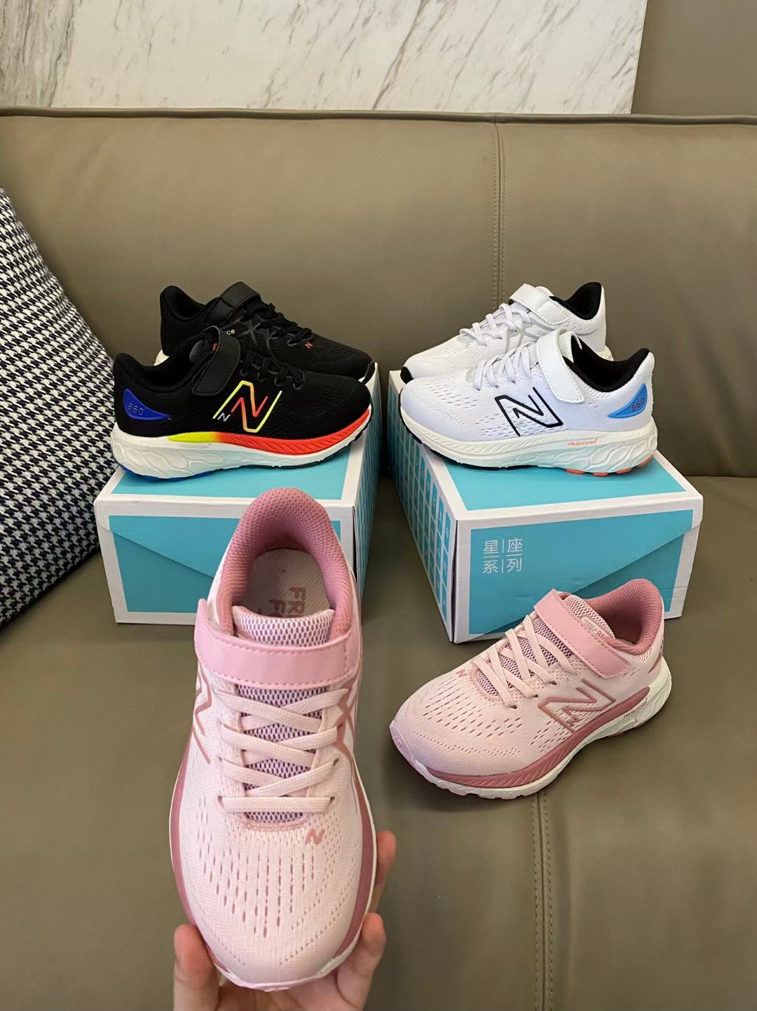 图片[3]-原图直出🌟 NB 魔术贴儿童运动鞋采用魔术贴设计穿脱方便👻内里柔软舒适～清爽透气💨鞋底防滑耐磨✔️非常的软弹🌟脚感超级奈斯👍🏻-选品中心