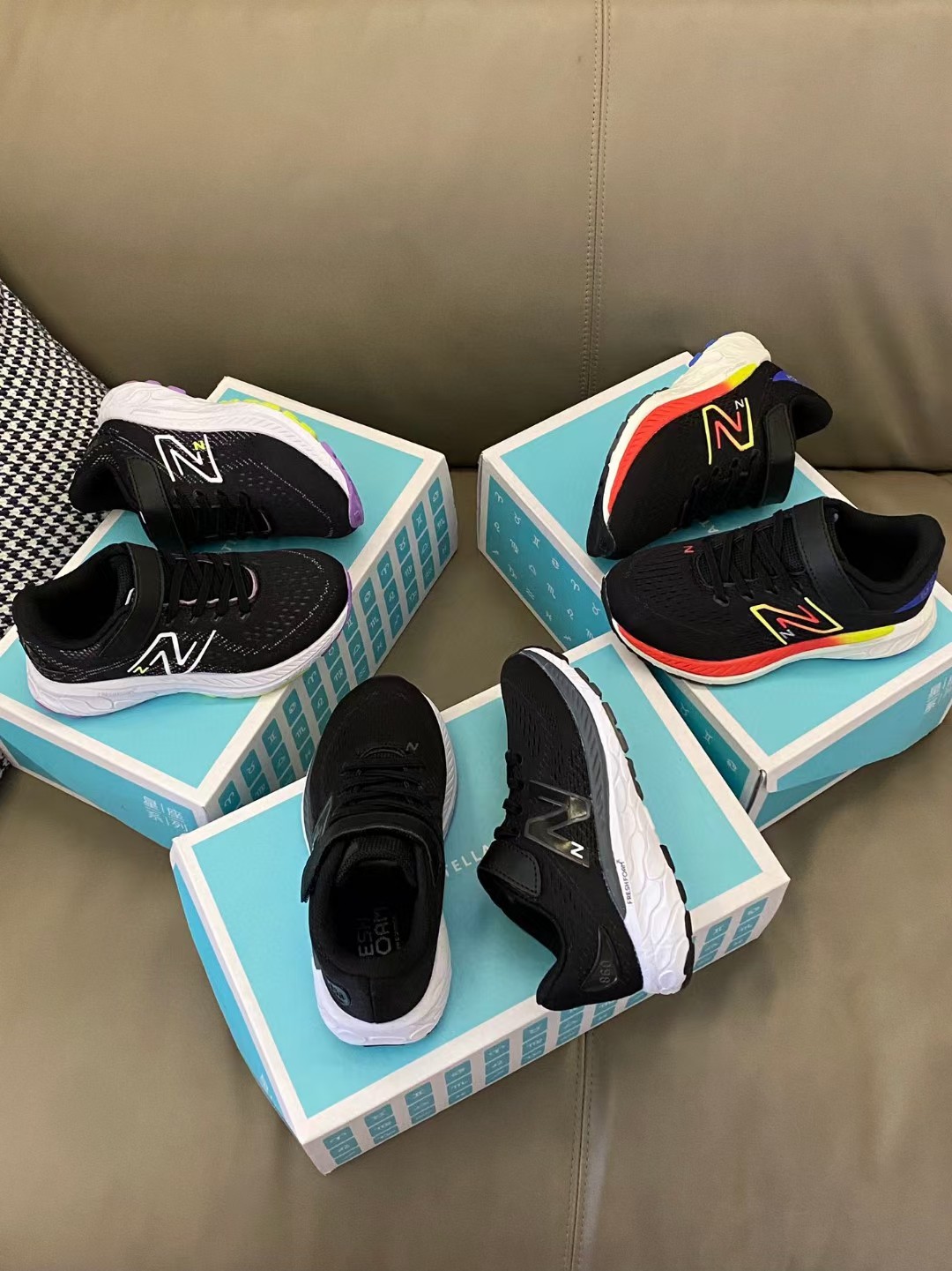 图片[2]-原图直出🌟 NB 魔术贴儿童运动鞋采用魔术贴设计穿脱方便👻内里柔软舒适～清爽透气💨鞋底防滑耐磨✔️非常的软弹🌟脚感超级奈斯👍🏻-选品中心