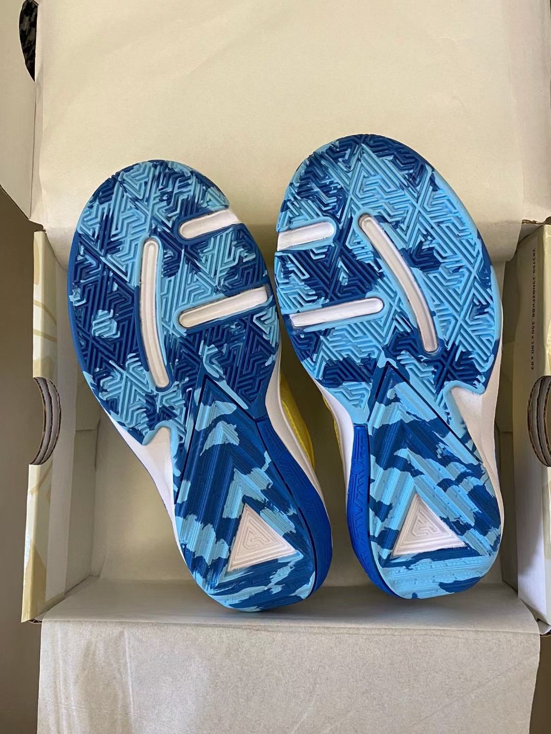 图片[9]-原图直出🌟 NK 字母哥5代儿童篮球鞋采用魔术贴设计，穿脱方便✌🏻优质皮料拼接，质感满满💯耐磨防滑大底，脚感超赞👍🏻大LOGO醒目又帅气😎-选品中心