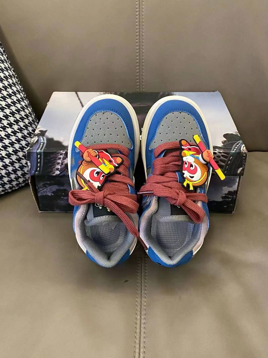 图片[5]-低帮悟空蓝 原图直出⭐️ 鞋面网孔设计清爽透气💨还有悟空挂件装饰也太爱了叭👻鞋身侧边还有多种的图案配饰，搭配在一起尊嘟好好看啊😍鞋底防滑耐磨抓地力强👍🏻-选品中心