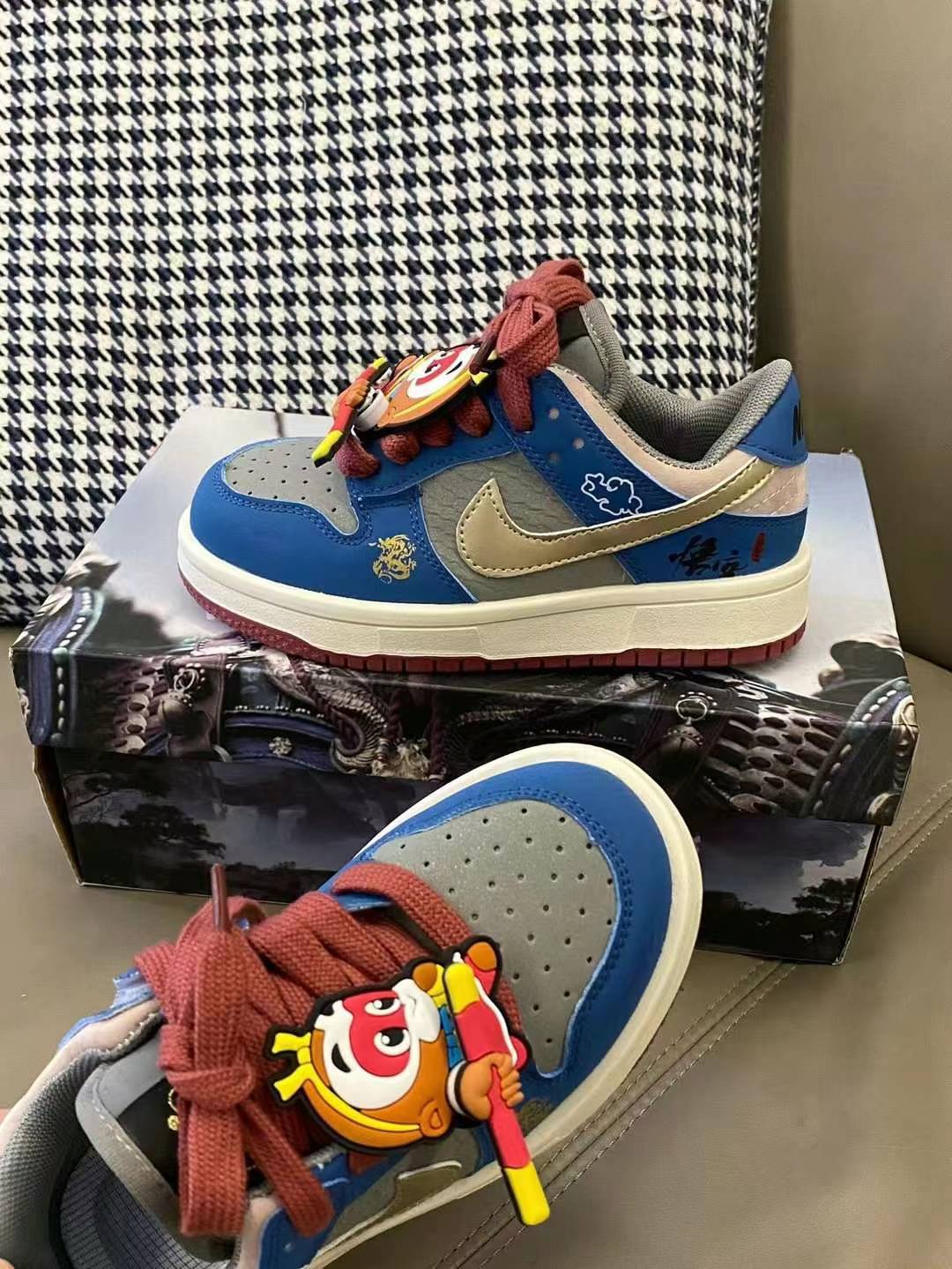 图片[6]-低帮悟空蓝 原图直出⭐️ 鞋面网孔设计清爽透气💨还有悟空挂件装饰也太爱了叭👻鞋身侧边还有多种的图案配饰，搭配在一起尊嘟好好看啊😍鞋底防滑耐磨抓地力强👍🏻-选品中心