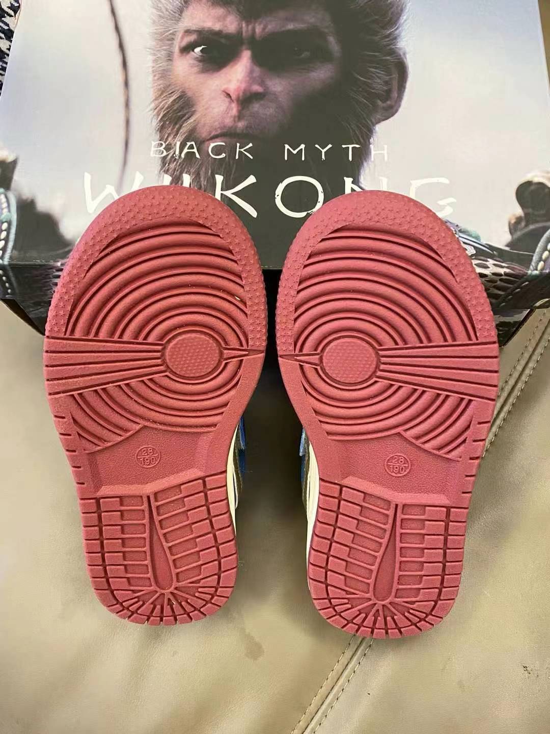 图片[8]-低帮悟空蓝 原图直出⭐️ 鞋面网孔设计清爽透气💨还有悟空挂件装饰也太爱了叭👻鞋身侧边还有多种的图案配饰，搭配在一起尊嘟好好看啊😍鞋底防滑耐磨抓地力强👍🏻-选品中心