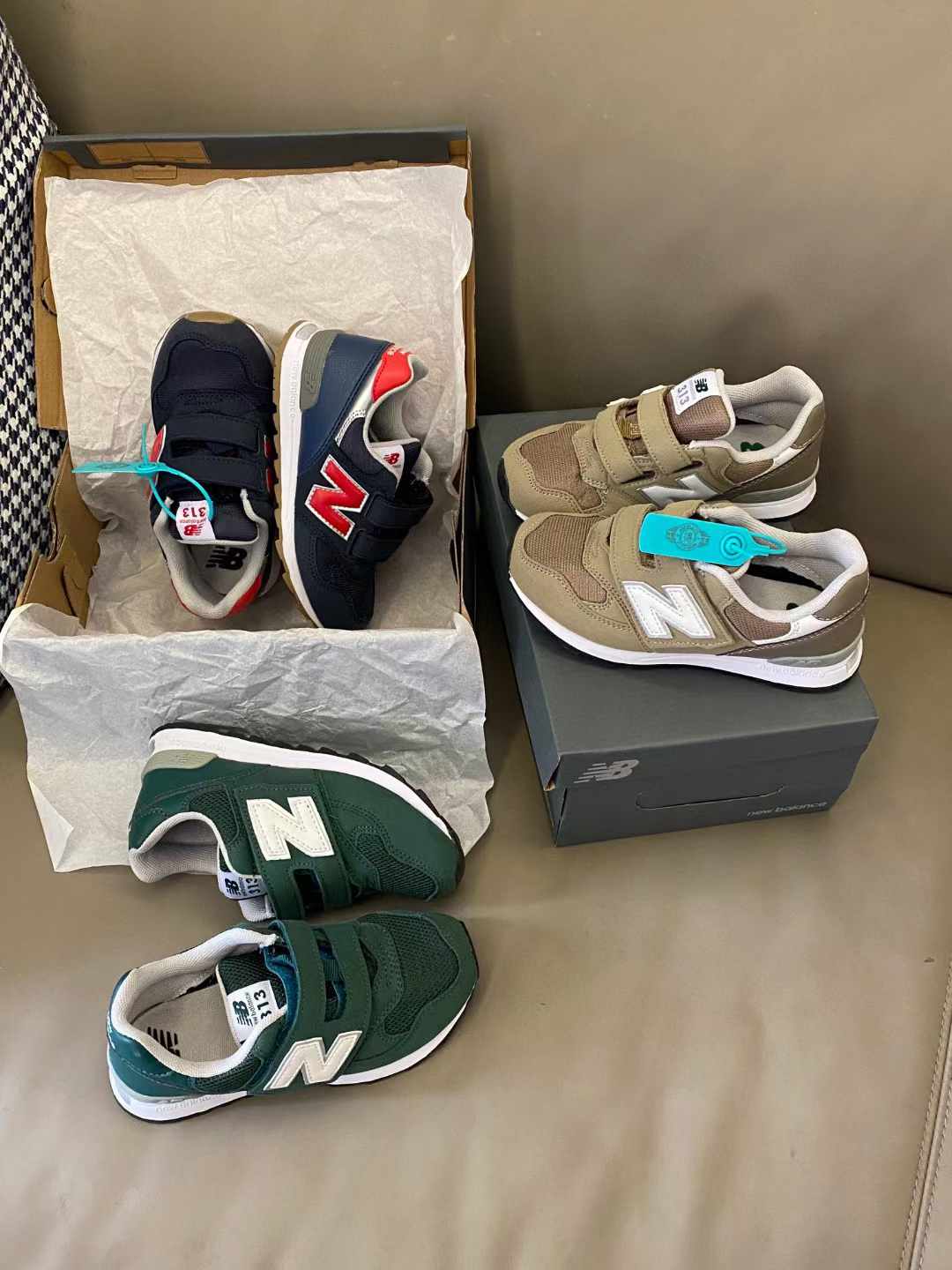 原图直出🌟 鞋面网眼设计透气不闷脚🦶🏻魔术贴设计穿脱超省时😎橡胶大底防滑耐磨✅整双鞋子复古感满满，脚感超赞👍🏻超好穿-选品中心