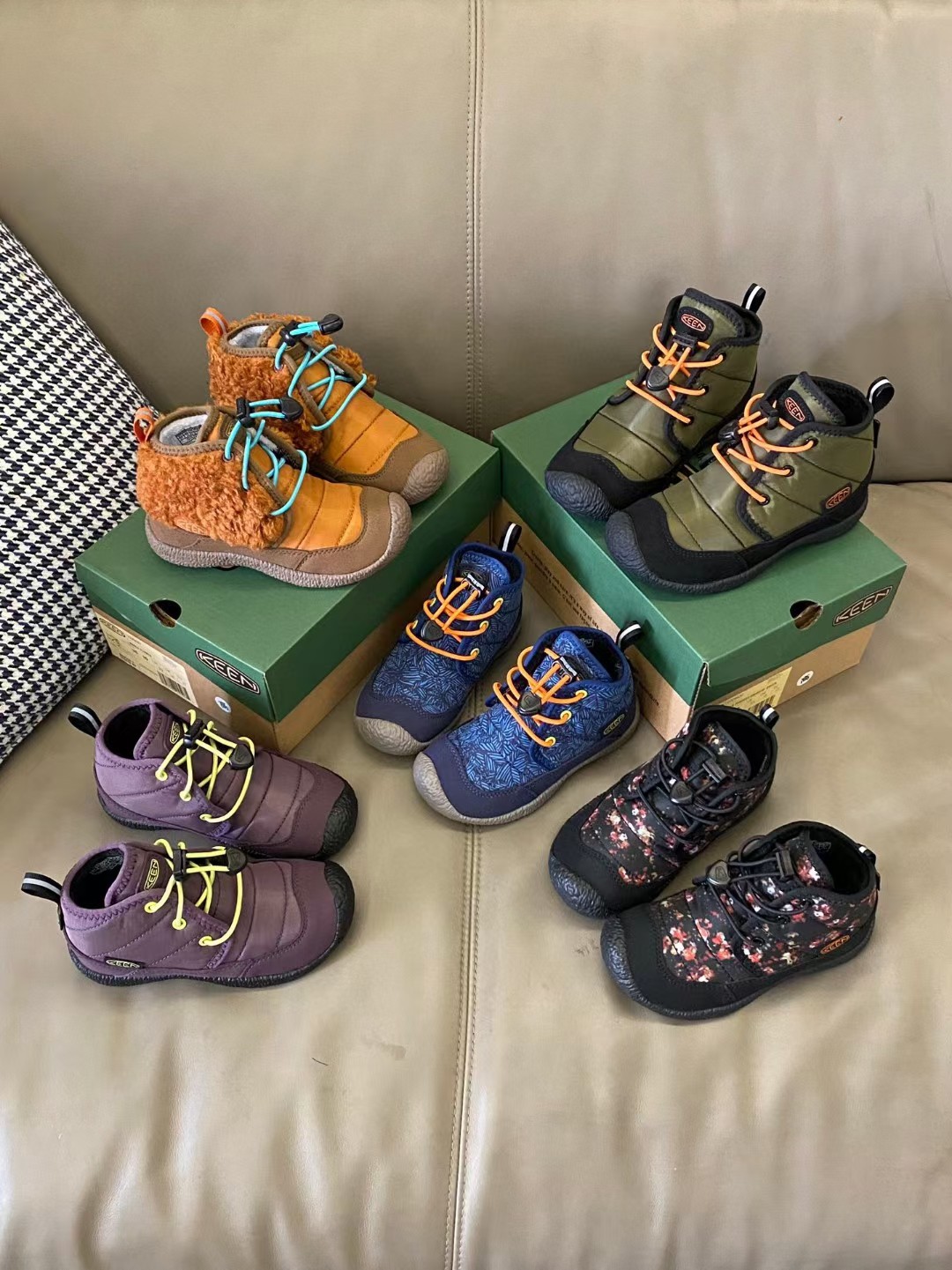 【原图直出🌟尺码：26-37 绝了你可以永远相信keen真是巨巨舒服😍鞋面采用麂皮拼接材质，松紧扣设计🉑自由调节松紧🤩内里加绒保暖亲肤透气🌬️鞋底防滑效果强👍🏻-选品中心