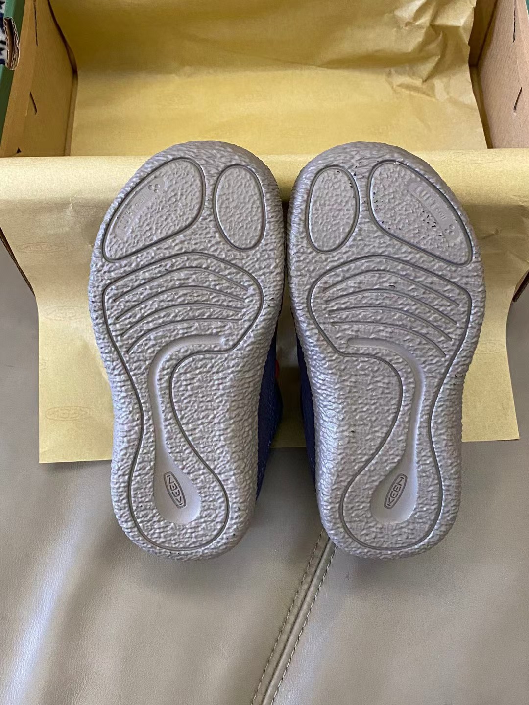 图片[8]-【原图直出🌟尺码：26-37 绝了你可以永远相信keen真是巨巨舒服😍鞋面采用麂皮拼接材质，松紧扣设计🉑自由调节松紧🤩内里加绒保暖亲肤透气🌬️鞋底防滑效果强👍🏻-选品中心