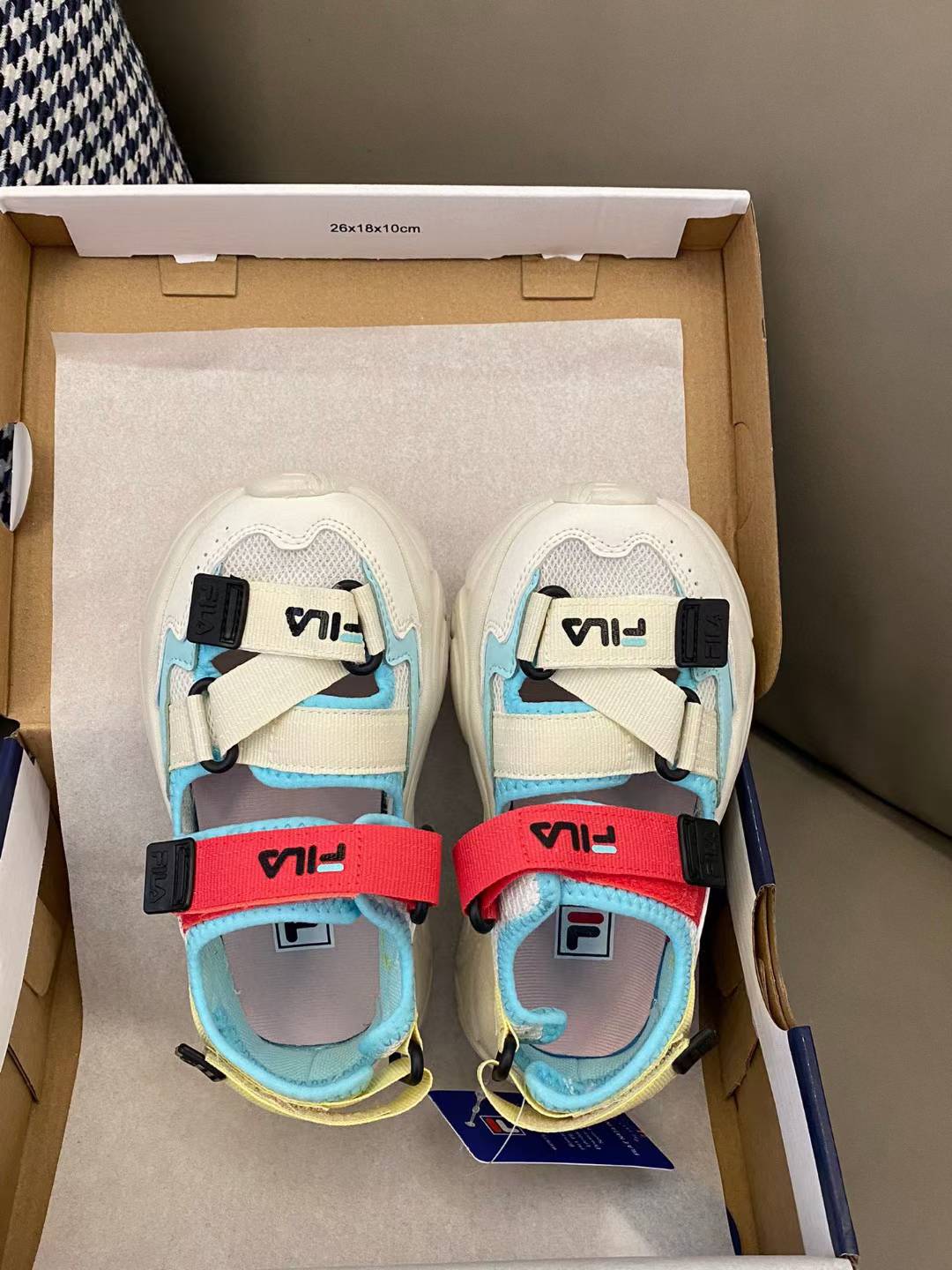 图片[2]-原图直出🌟 夏天你能不拥有一双沙滩🏖️鞋吗‼️斐L火星包头魔术贴沙滩凉鞋，采用了包头设计🤩结合魔术贴闭合方式😍既保证了鞋子的便捷穿脱✅又增添了时尚感🥳-选品中心