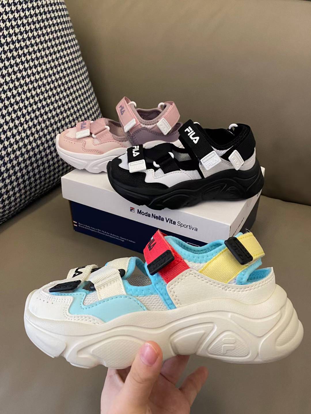 图片[4]-原图直出🌟 夏天你能不拥有一双沙滩🏖️鞋吗‼️斐L火星包头魔术贴沙滩凉鞋，采用了包头设计🤩结合魔术贴闭合方式😍既保证了鞋子的便捷穿脱✅又增添了时尚感🥳-选品中心