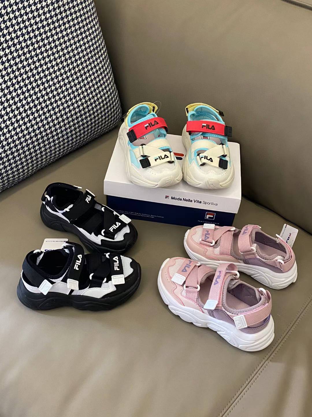 图片[6]-原图直出🌟 夏天你能不拥有一双沙滩🏖️鞋吗‼️斐L火星包头魔术贴沙滩凉鞋，采用了包头设计🤩结合魔术贴闭合方式😍既保证了鞋子的便捷穿脱✅又增添了时尚感🥳-选品中心