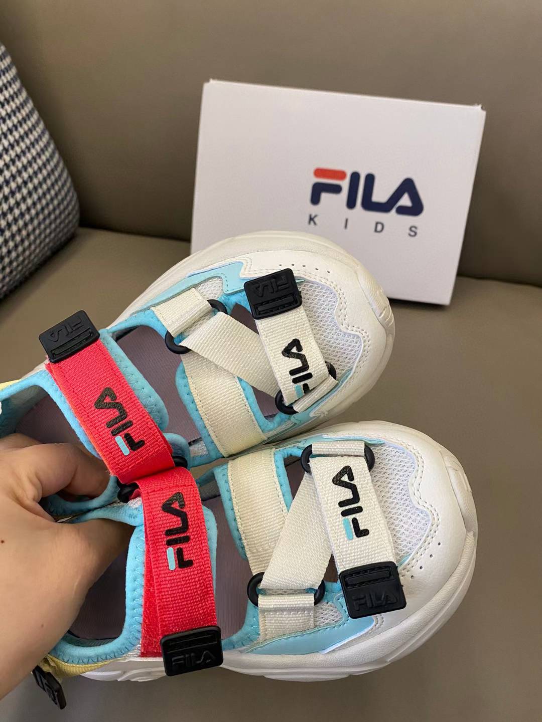 图片[7]-原图直出🌟 夏天你能不拥有一双沙滩🏖️鞋吗‼️斐L火星包头魔术贴沙滩凉鞋，采用了包头设计🤩结合魔术贴闭合方式😍既保证了鞋子的便捷穿脱✅又增添了时尚感🥳-选品中心