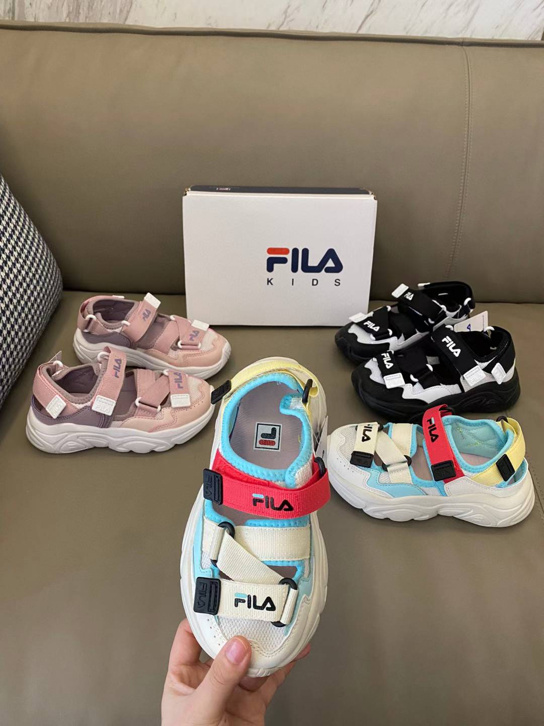 原图直出🌟 夏天你能不拥有一双沙滩🏖️鞋吗‼️斐L火星包头魔术贴沙滩凉鞋，采用了包头设计🤩结合魔术贴闭合方式😍既保证了鞋子的便捷穿脱✅又增添了时尚感🥳-选品中心