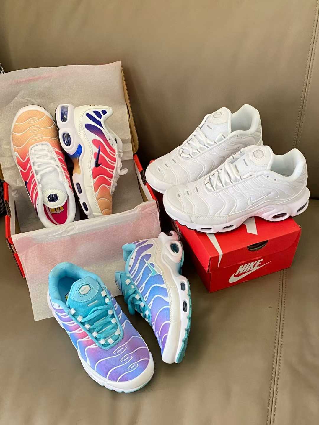 图片[7]-原图直出🌟 Nk Air Max Plus儿童系带运动鞋它拥有优质透气鞋面💨完全不会闷脚🦶🏻鞋底采用防滑耐磨的材质制作而成，大大加强了对地面的摩擦力😝让宝贝行走奔跑都更轻松快速🏃🏻-选品中心