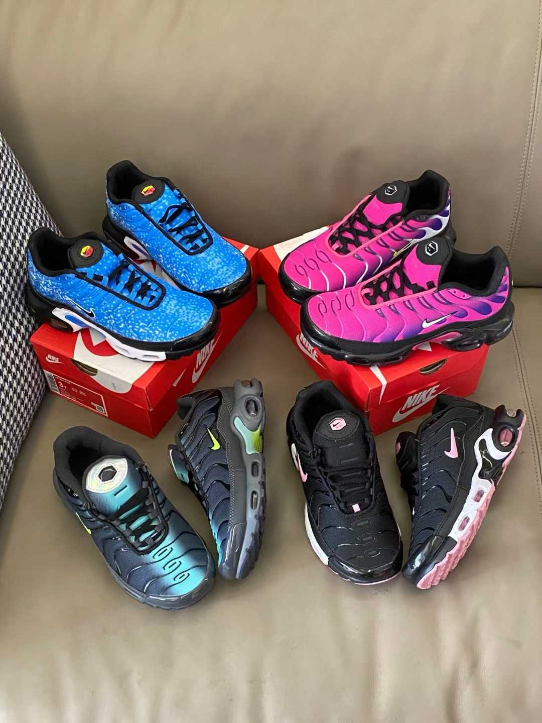 原图直出🌟 Nk Air Max Plus儿童系带运动鞋它拥有优质透气鞋面💨完全不会闷脚🦶🏻鞋底采用防滑耐磨的材质制作而成，大大加强了对地面的摩擦力😝让宝贝行走奔跑都更轻松快速🏃🏻-选品中心