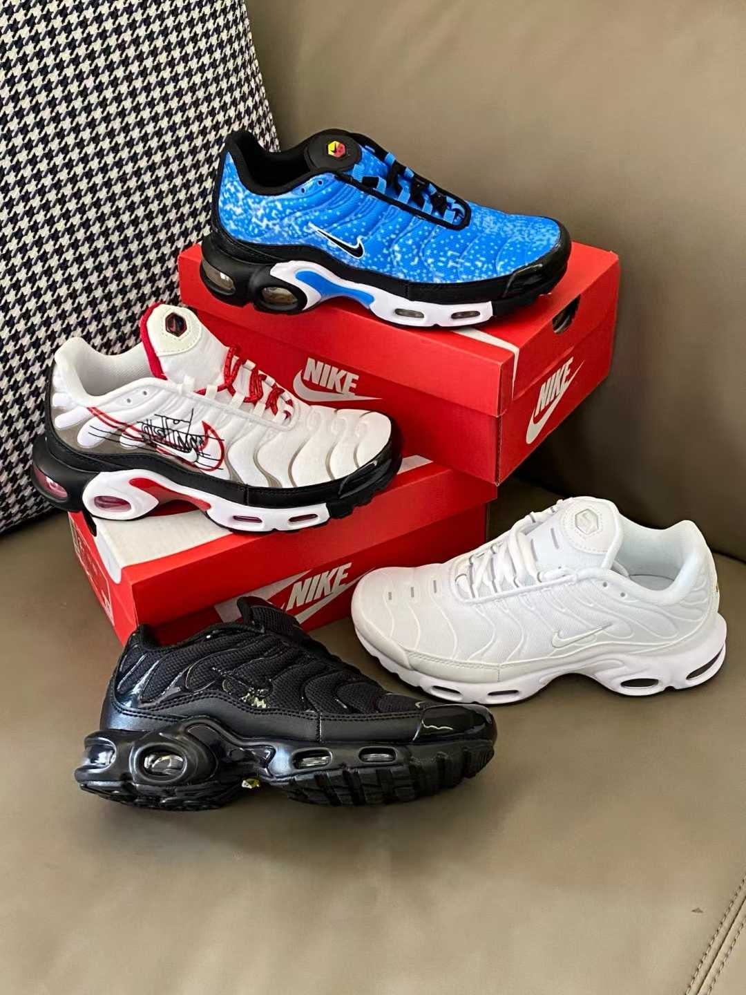 图片[5]-原图直出🌟 Nk Air Max Plus儿童系带运动鞋它拥有优质透气鞋面💨完全不会闷脚🦶🏻鞋底采用防滑耐磨的材质制作而成，大大加强了对地面的摩擦力😝让宝贝行走奔跑都更轻松快速🏃🏻-选品中心