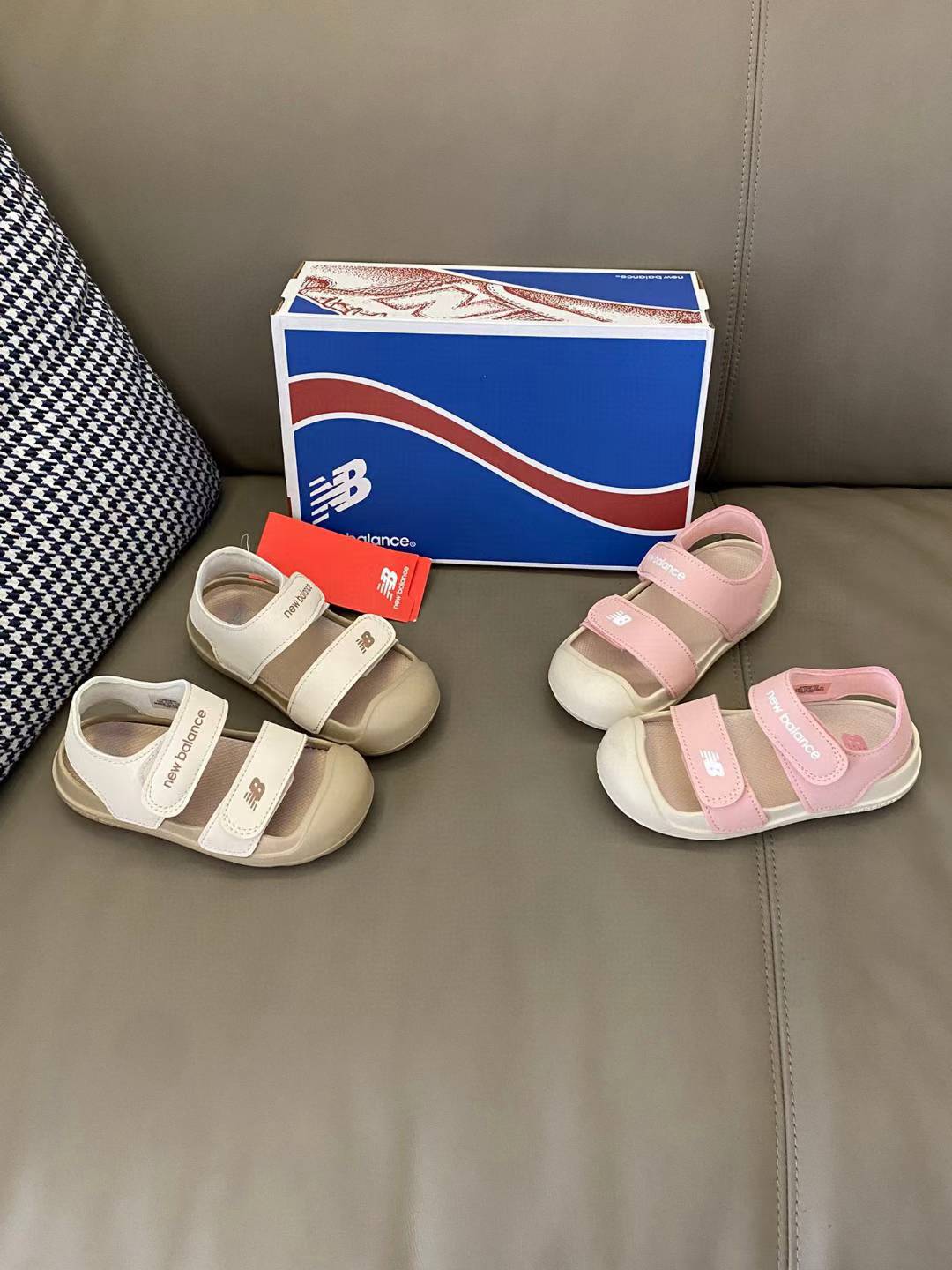 图片[6]-原图直出🌟 💥这款NB包头沙滩凉鞋绝对让你眼前一亮🌟双魔术贴设计，舒适贴合🧬耐磨防滑材质，无论沙滩还是马路，都能让宝贝安稳漫步👣透气性强，一点也不闷脚～-选品中心