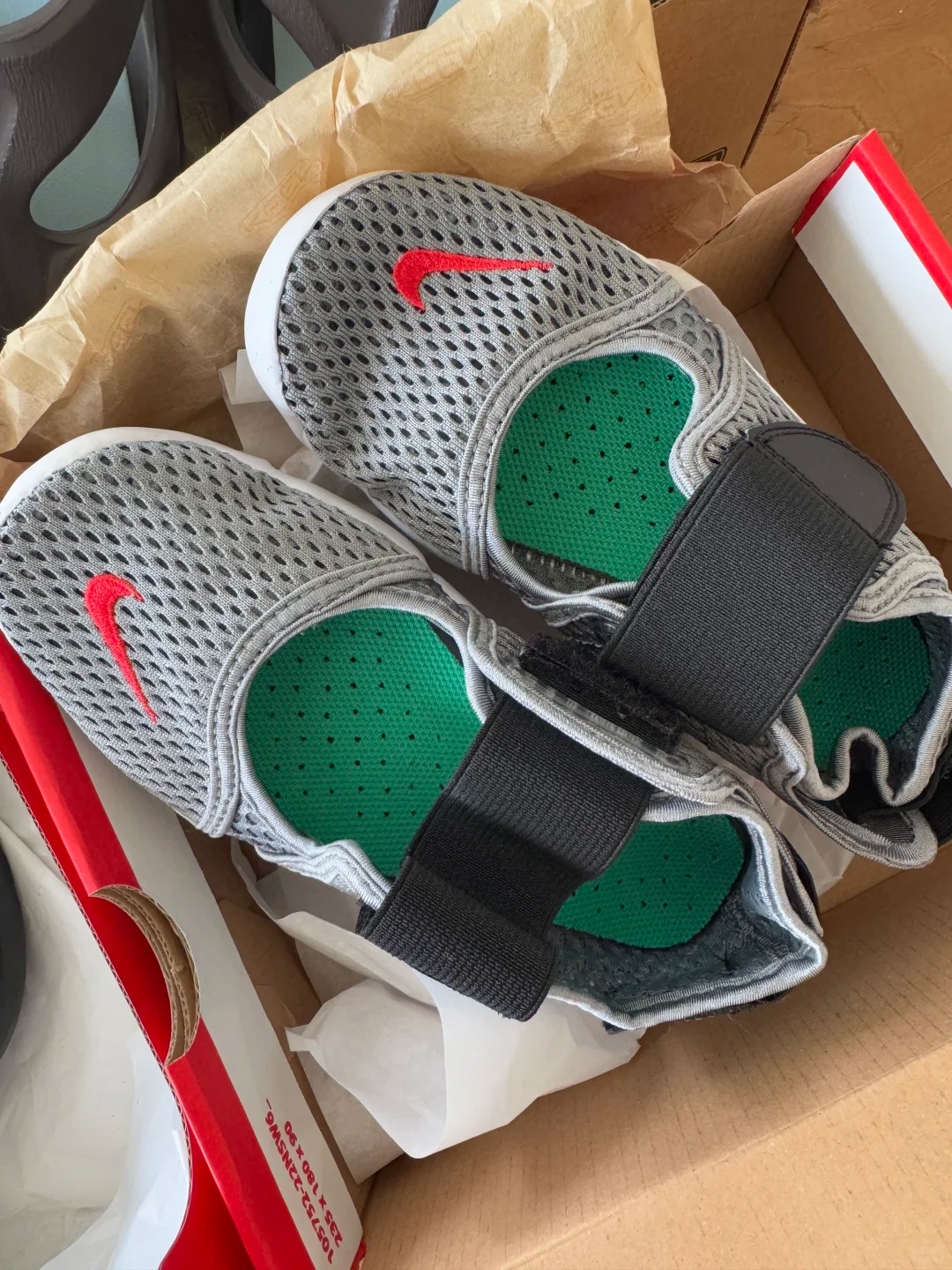 图片[8]-NK新款忍者网面儿童透气凉鞋 尺码：24-37码 超萌的忍者款式🔥 网面镂空设计，透气又舒适☁️ 魔术贴设计，穿脱方便✌🏻 橡胶耐磨防滑大底，脚感不言而喻✔️ 时髦又洋气✨-选品中心