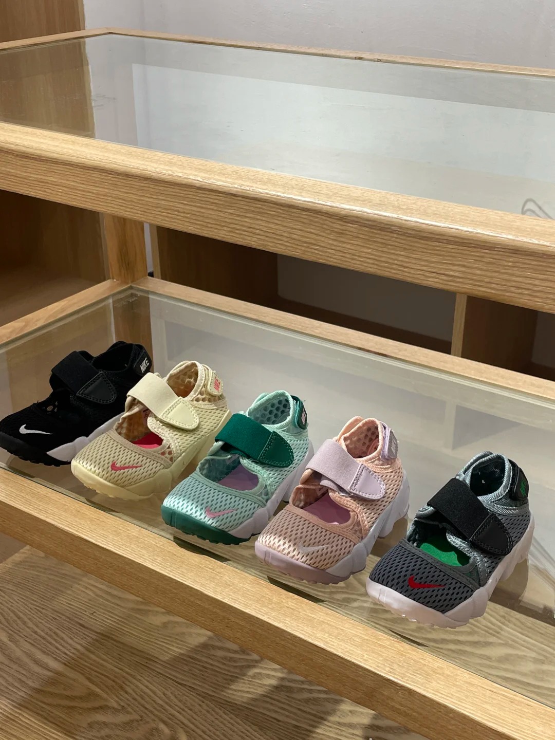 NK新款忍者网面儿童透气凉鞋 尺码：24-37码 超萌的忍者款式🔥 网面镂空设计，透气又舒适☁️ 魔术贴设计，穿脱方便✌🏻 橡胶耐磨防滑大底，脚感不言而喻✔️ 时髦又洋气✨-选品中心