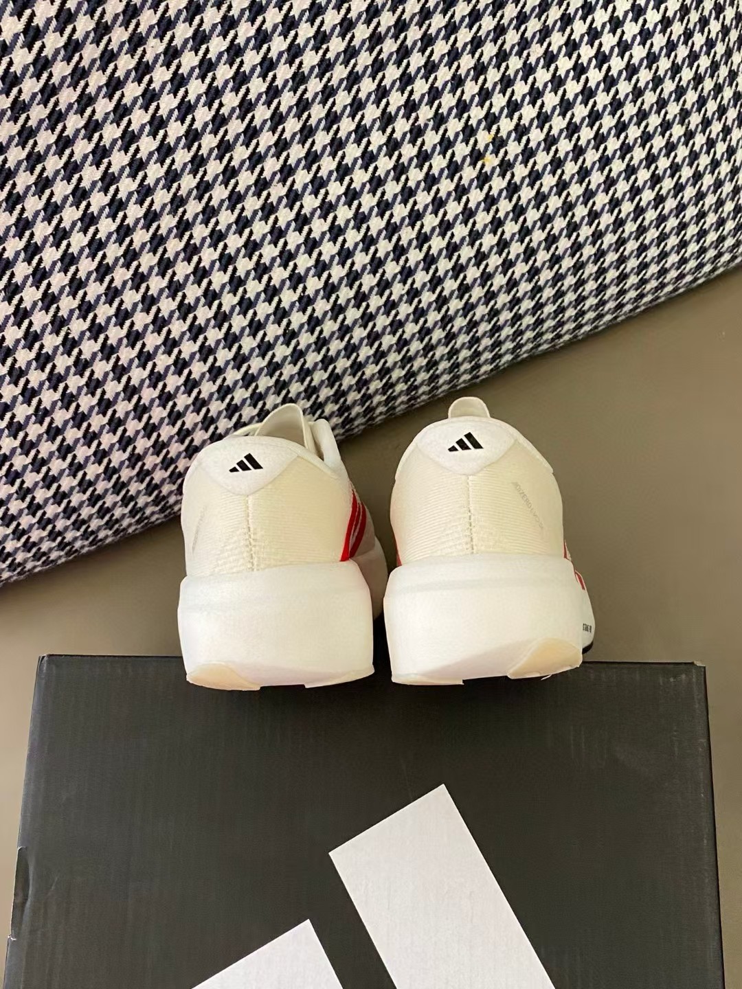 图片[3]-原图直出🌟 近期热门 澎湃脚感 福利一波🔥鞋面采用透气网面示人，不闷脚💨上脚超酷🆒穿这款鞋去跑步吧 很加分哦😇-选品中心