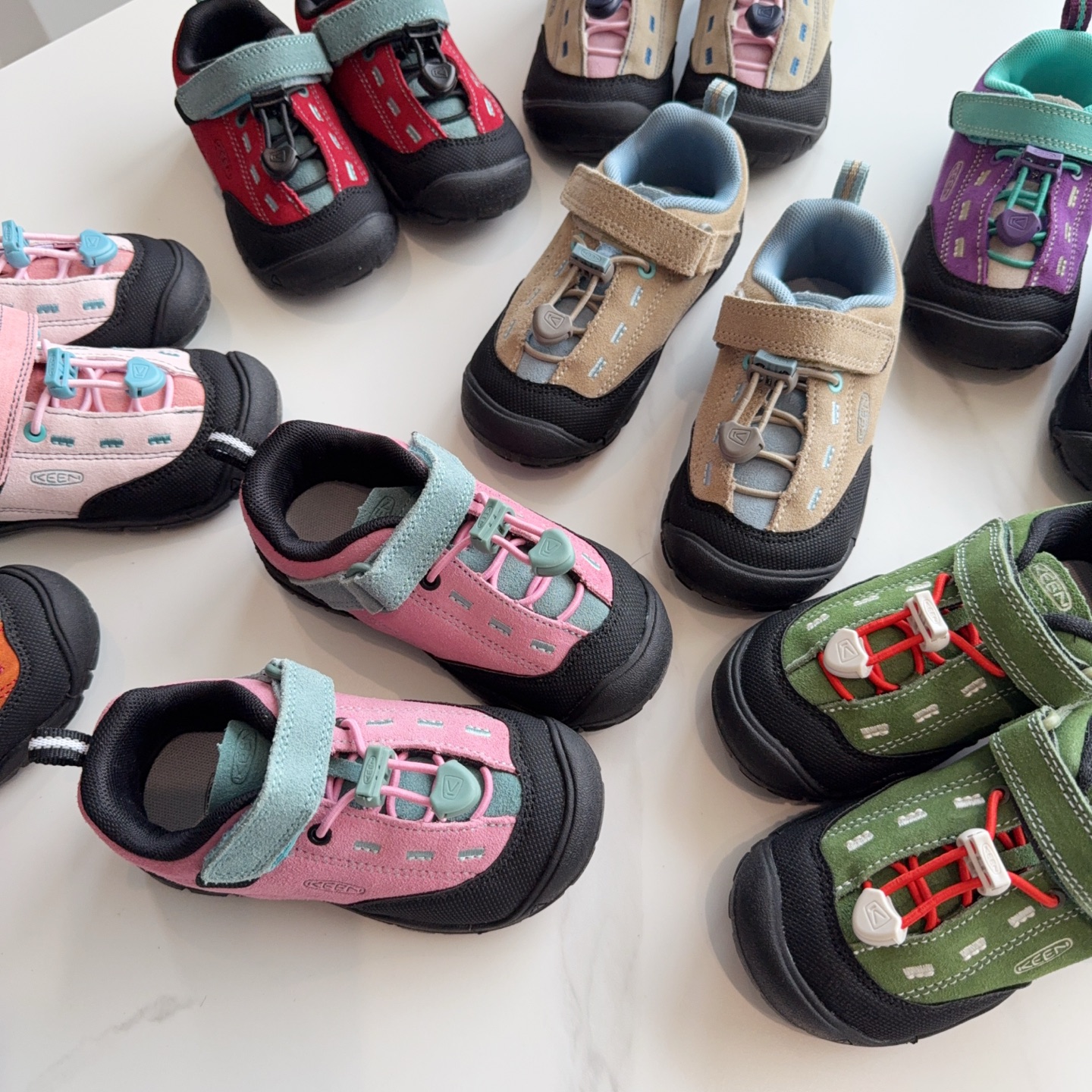 图片[5]-een我们真的很用心！鞋身全部采用翻毛皮真皮，具有不错的防水性，雨天出门不用愁。 每一处细节，我们都有在用心做。拒绝一眼假！ 搭配欧仕莱的鞋垫吸汗防臭效果好KN006 车轮撞的橡胶防滑大底，耐摩擦防滑更安全。真的是每个户外爱好者的心头爱了。登山徒步，滑雪都不在话下。快快安排起来！-选品中心