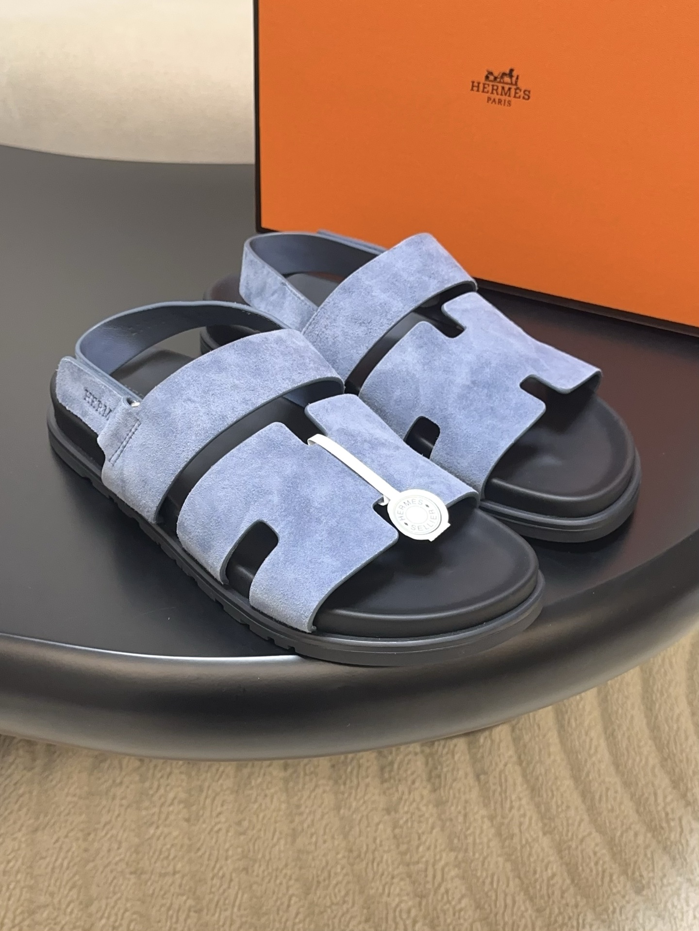 NO:723542,Produced by Guanhuo Dachang —————————————— Hermes classic Erjiu Sandals · Fabric: Cowhide/Yangjing Inner: Cowhide Thickness: 3cm Sole: Original molded outsole Size35-41 (41 customized, non-returnable) Size: 39-46 (46 customized, non-returnable) Price: [Full set of airplane box packaging], sandals, hermes, sandals, cowhide, sheep19860909莞货大厂出品 —————————————— Hermes 经典款二舅凉鞋  ·  面料 : 牛皮/羊京  内里 : 牛皮  厚 : 3cm  鞋底 : 原版开模大底  Size35-41（41定制不退换)  Size: 39-46（46定制不退换） 价格:【全套飞机盒包装】,凉鞋,hermes,sandals,cowhide,sheep,Women's Shoes