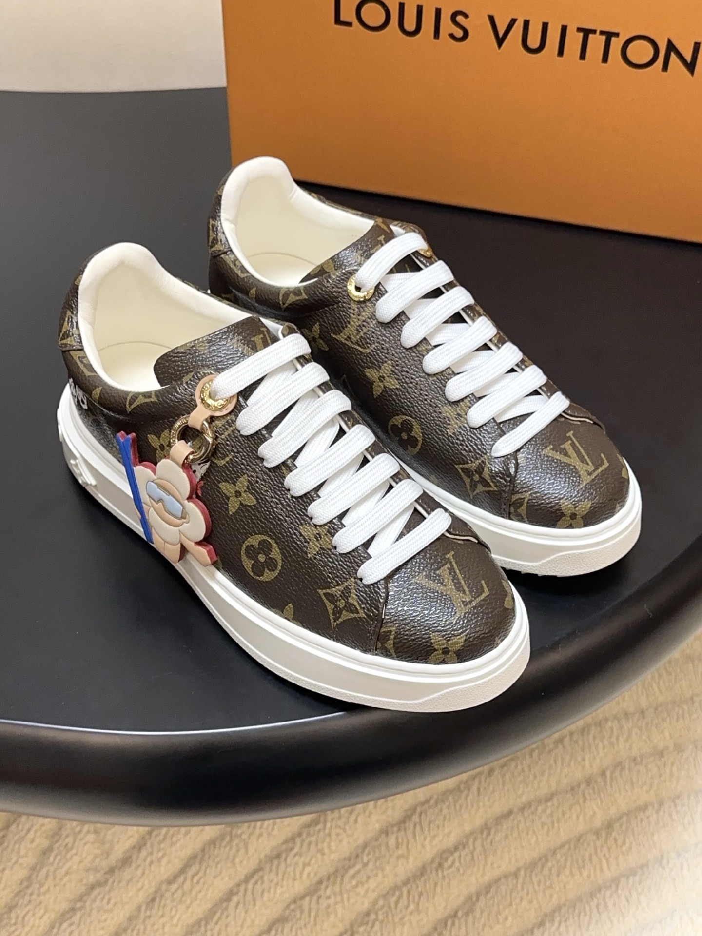 NO:725446,Produced by Guanhuo Factory ———————————— Louis Vuitton Louis Vuitton’s latest casual shoe series · Fabric: Cowhide Lining: Cowhide Thickness: 4cm Sole: TPU outsole Size: Women’s 35-41 (40/41 customization is not returnable) Price:, casual shoes/sports shoes, louis vuitton, louis vuitton, sneakers, cowhide19860909莞货大厂出品 —————————————— Louis Vuitton 路易威登 最新款 休闲鞋 系列  ·  面料 : 牛皮  内里 : 牛皮  厚 : 4cm  鞋底 : TPU大底  Size : 女35-41（40/41定制不退换）  价格 :,休闲鞋/运动鞋,louis vuitton,louis vuitton,sneakers,cowhide,Women's Shoes
