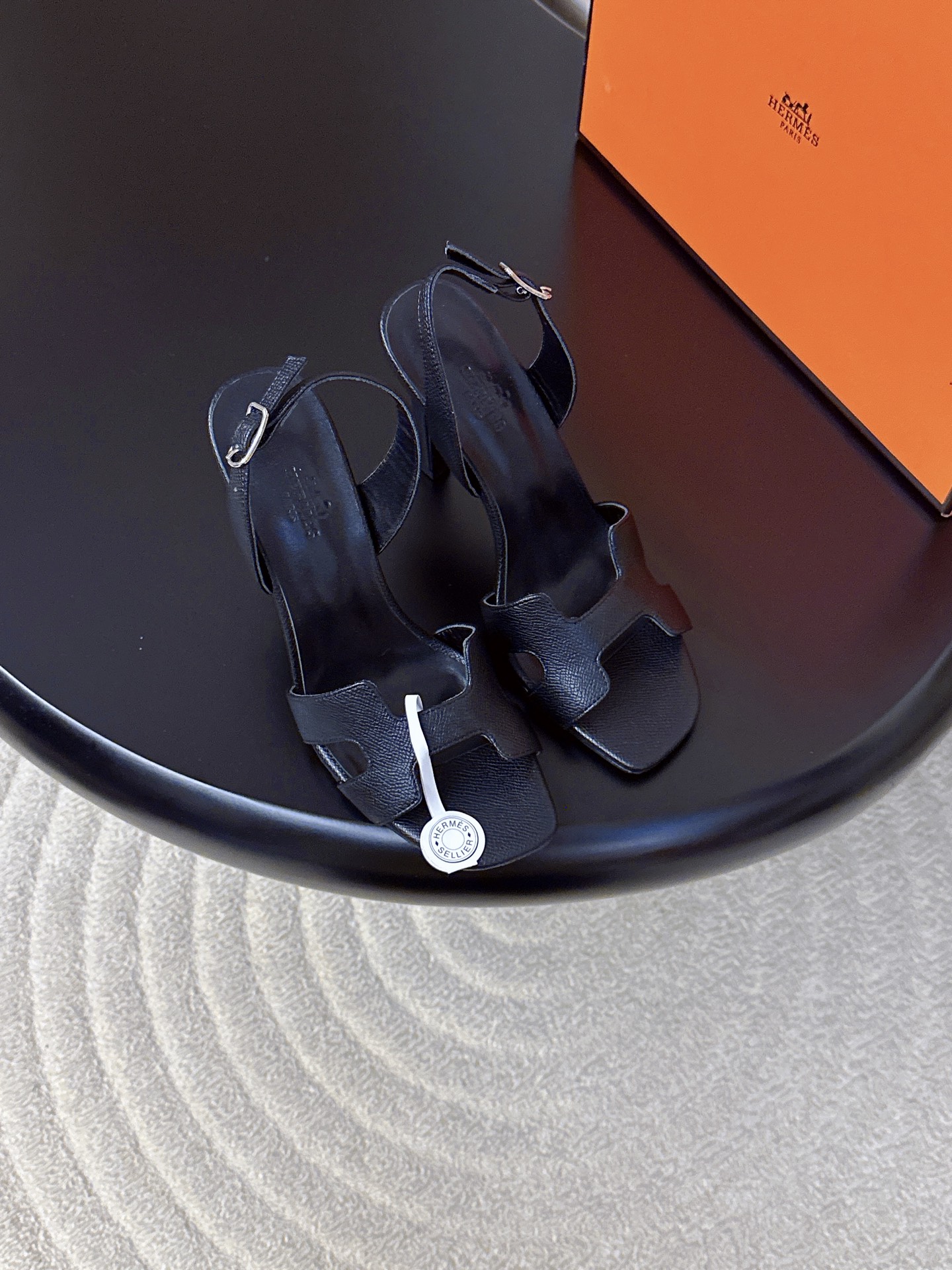 NO:785531,Produced by a large Dongguan factory ———————————— Hermes classic Eremite 105 sandals series · Fabric: cowhide Lining: sheepskin Thickness: 10.5cm Sole: genuine leather outsole Size35-41 (41 customized non-returnable) Price: [Full set of airplane box packaging], high-heeled sandals, hermes, sandals, high heels, cowhide, sheepskin, Leather soles19860909莞货大厂出品 —————————————— Hermes 经典款 Eremite 105凉鞋系列  ·  面料 : 牛皮  内里 : 羊皮  厚 : 10.5cm  鞋底 : 真皮大底  Size35-41（41定制不退换） 价格:【全套飞机盒包装】,高跟鞋凉鞋,hermes,sandals,high heels,cowhide,sheepskin,Leather soles,Women's Shoes
