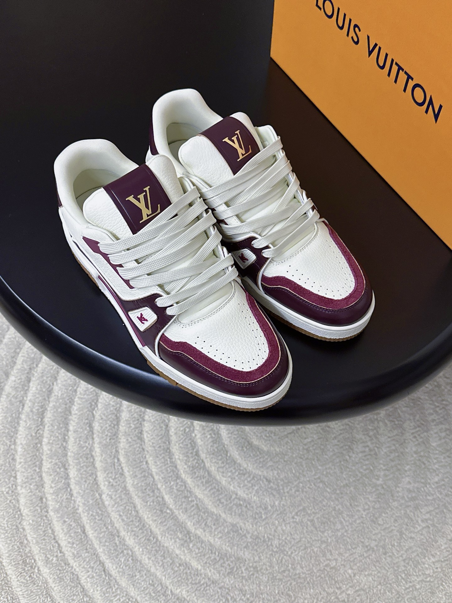 NO:785526,Produced by Guanhuo Factory ———————————— Louis Vuitton Louis Vuitton 26k Men’s Trainer Basketball Skateboard Shoes · Fabric: Imported first-layer cowhide Lining: Breathable mesh Thickness: 3cm Sole: Anti-slip TPU material Size: Men 38-47 (46/47 customization is not returnable) Price:, casual shoes/sports shoes, louis vuitton, louis  vuitton,sneakers,cowhide19860909莞货大厂出品 —————————————— Louis Vuitton 路易威登 26k男款 Trainer篮球滑板鞋  ·  面料 : 进口头层牛皮  内里 : 透气网里  厚 : 3cm  鞋底 : 防滑TPU材质  Size : 男38-47（46/47定制不退换）  价格 :,休闲鞋/运动鞋,louis vuitton,louis vuitton,sneakers,cowhide,Women's Shoes