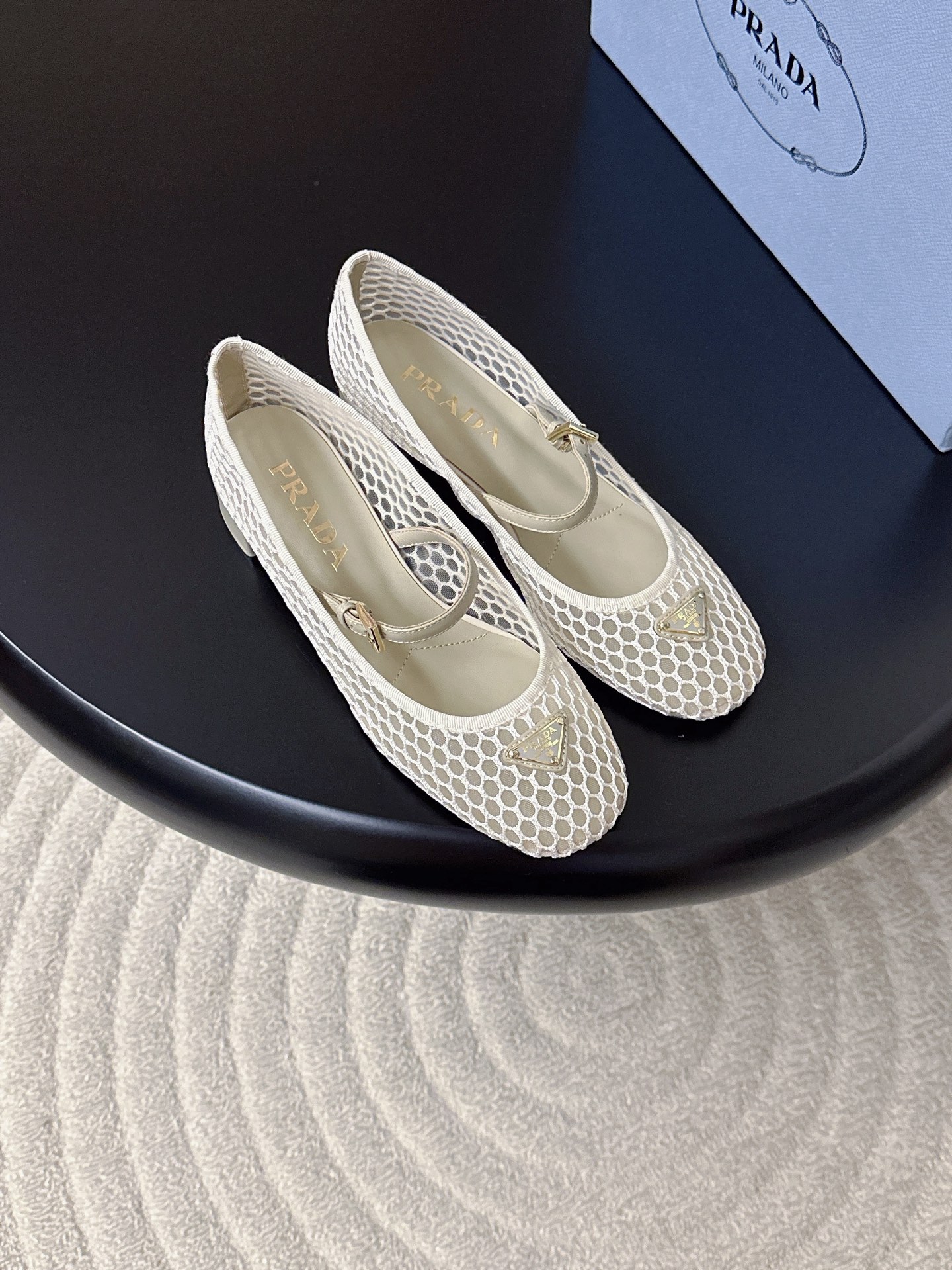NO:786789,Produced by Dongguo Factory —————————————— PRADA Prada’s latest Mary Jane block heel · Fabric: Imported mesh Lining: Sheepskin Thickness: 3.5 Sole: Genuine leather outsole Size: 35-41 (40/41 customization is non-refundable) Price:, ballet shoes, prada, prada, mary jane, sheepskin, Leather soles19860909莞货大厂出品 —————————————— PRADA 普拉达 最新款 玛丽珍 粗跟  ·  面料 : 进口网  内里 : 羊皮  厚 : 3.5  鞋底 : 真皮大底  Size : 35-41（40/41定制不退换）  价格 :,芭蕾舞鞋,prada,prada,mary jane,sheepskin,Leather soles,Women's Shoes