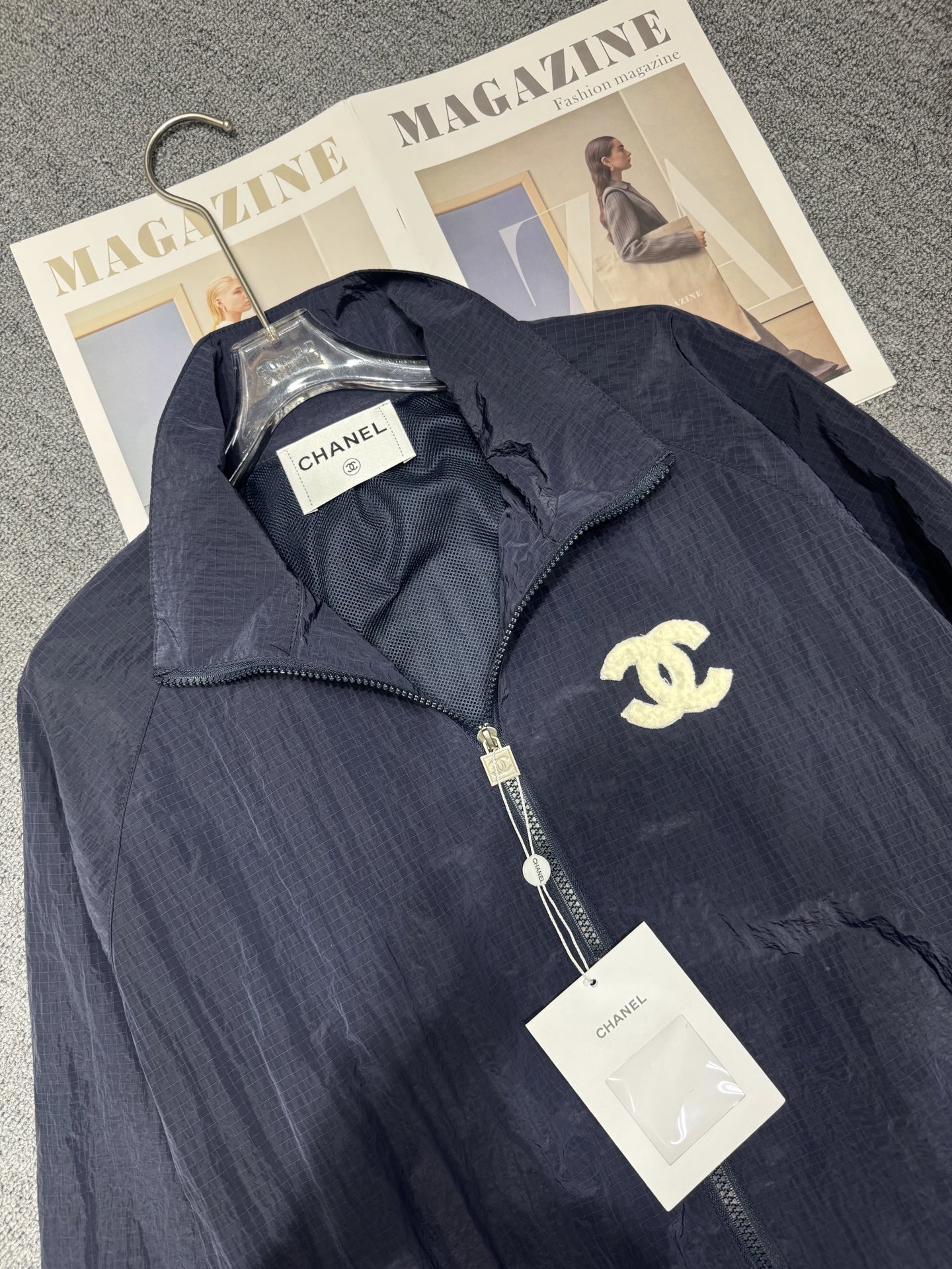 Vintage Inspired Windbreaker Jacket - Stylish, Lightweight & Versatile - S, M, L 4 i1744123336833 3403 0 2