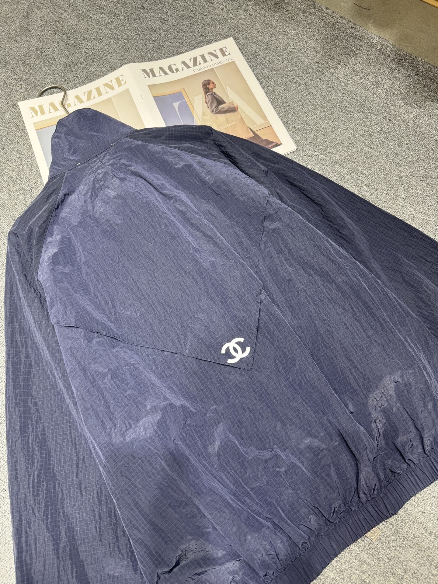 Vintage Inspired Windbreaker Jacket - Stylish, Lightweight & Versatile - S, M, L 8 i1744123336909 8128 0 5