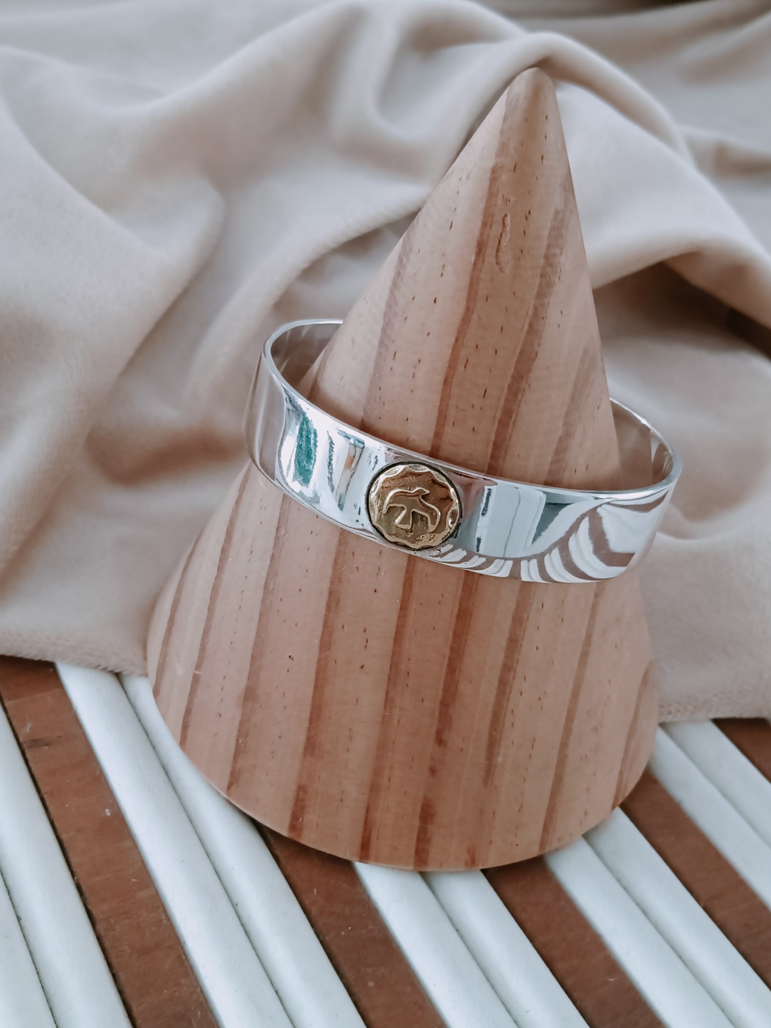 NO:101937,Takahashi feather, glossy bird open-mouth bracelet, weighing 28.6 grams, Takahashi bracelet, bracelet19860909高桥羽毛,光面飞鸟开口手镯,重28.6克,高桥手镯,bracelet,Jewelry