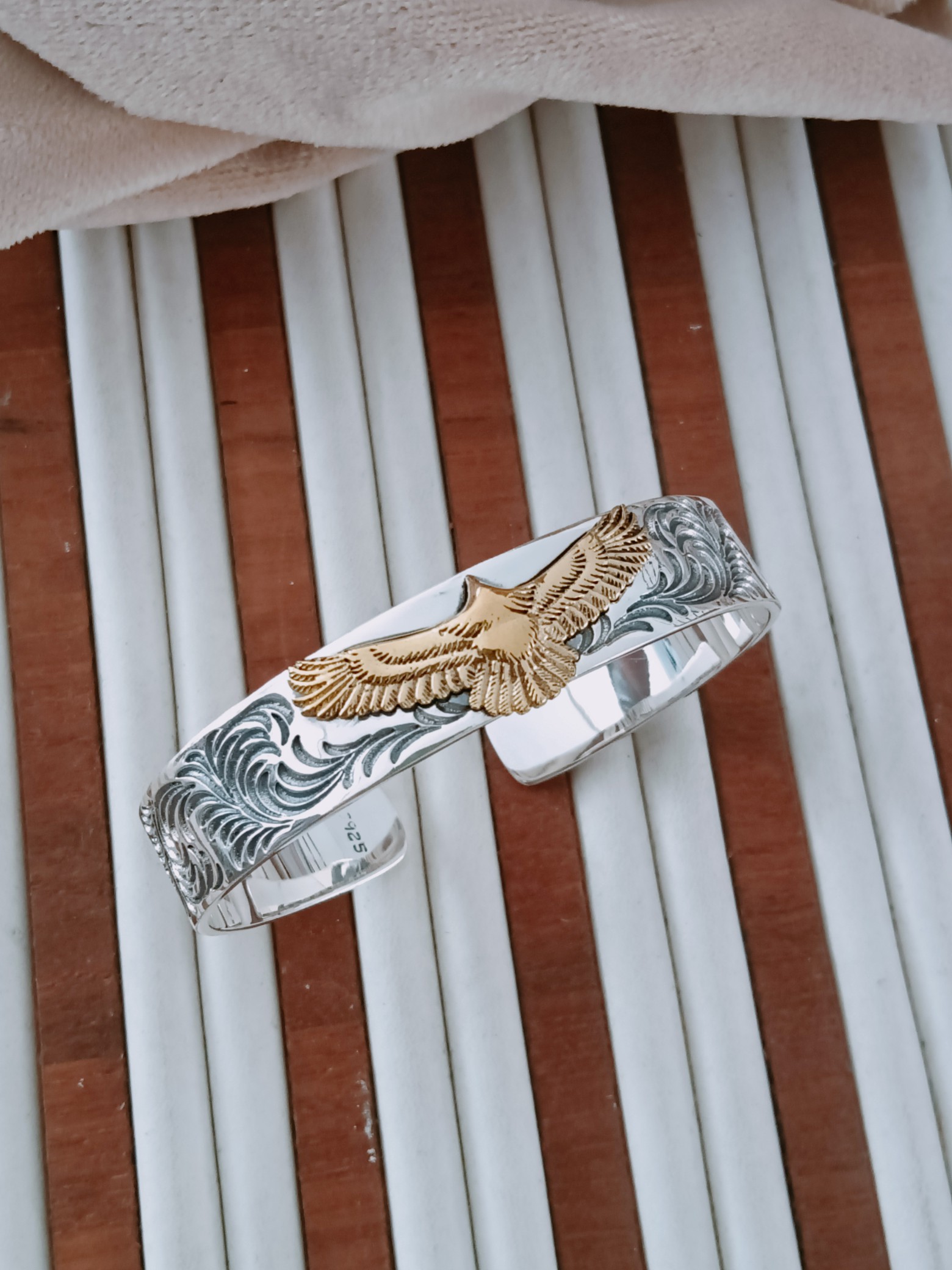 NO:101939,Takahashi Tangcao pattern big eagle open bracelet, weighing 25.4 grams, Takahashi bracelet, bracelet19860909高桥唐草纹大鹰开口镯子,重25.4克,高桥手镯,bracelet,Jewelry