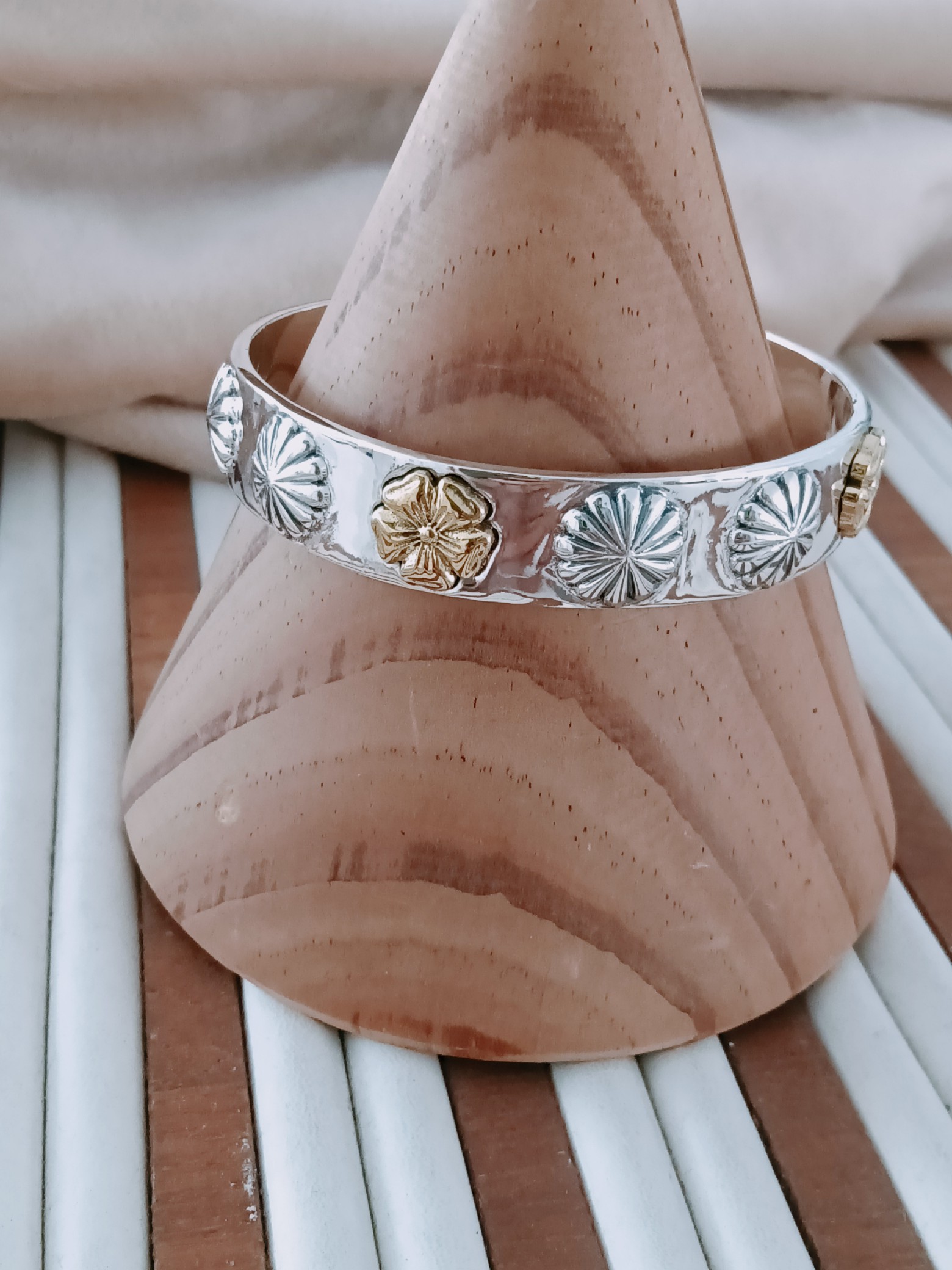 NO:101935,Takahashi Five Flower Bracelet, weighing 39.5 grams, Takahashi Bracelet, bracelet19860909高桥五花手镯,重39.5克,高桥手镯,bracelet,Jewelry