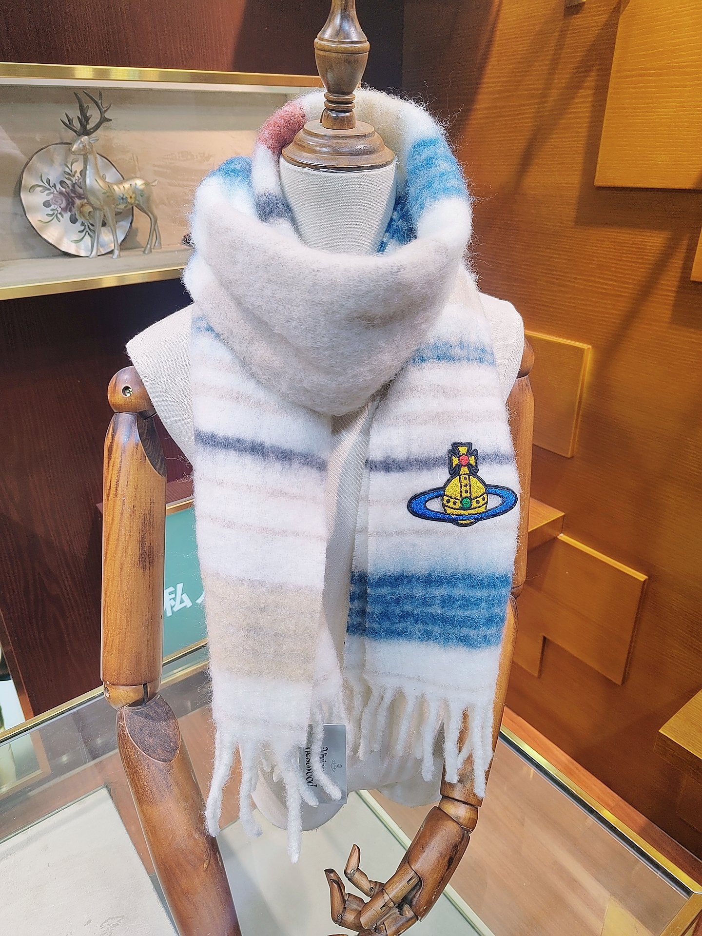 𝐕𝐢𝐯𝐢𝐞𝐧𝐧𝐞 𝐖𝐞𝐬𝐭𝐰𝐨𝐨𝐝🪐✨经典大土星马海毛围巾 vivienne westwood西太后土星