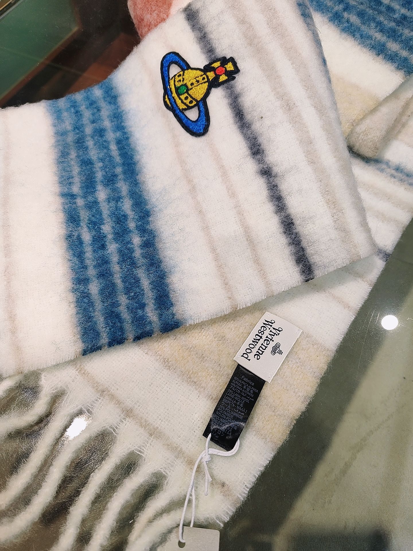 𝐕𝐢𝐯𝐢𝐞𝐧𝐧𝐞 𝐖𝐞𝐬𝐭𝐰𝐨𝐨𝐝🪐✨经典大土星马海毛围巾 vivienne westwood西太后土星