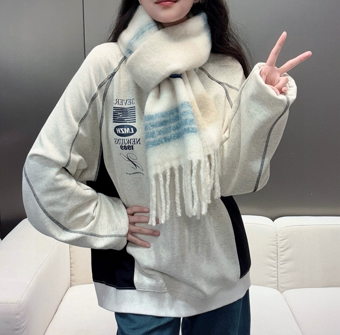 𝐕𝐢𝐯𝐢𝐞𝐧𝐧𝐞 𝐖𝐞𝐬𝐭𝐰𝐨𝐨𝐝🪐✨经典大土星马海毛围巾 vivienne westwood西太后土星