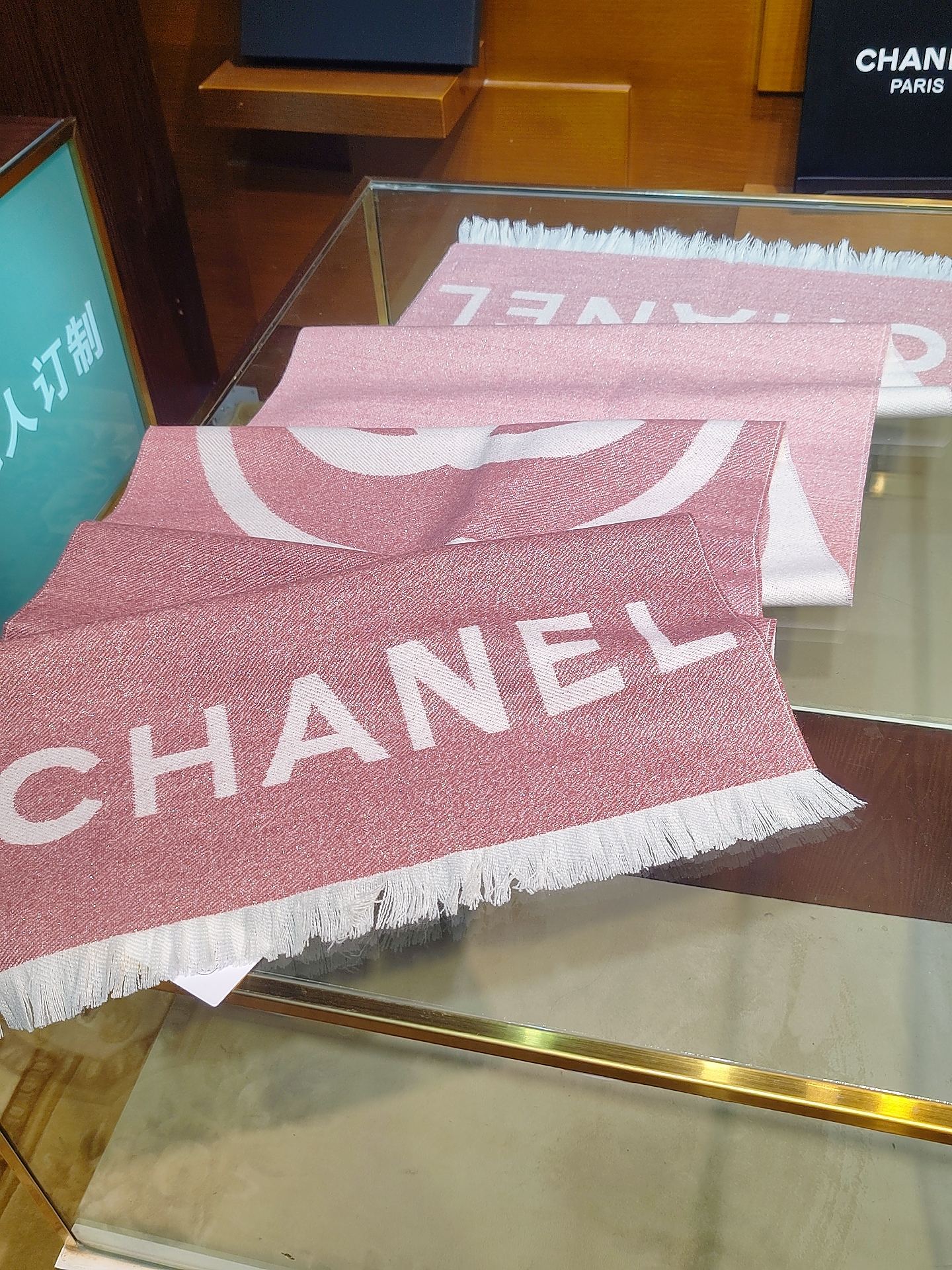 💃🏻💃🏻美翻了💖💖[流泪]【大双C LOGO披肩】御用殿堂级极品小香‼️新款专柜在售 上身才会知道她的美