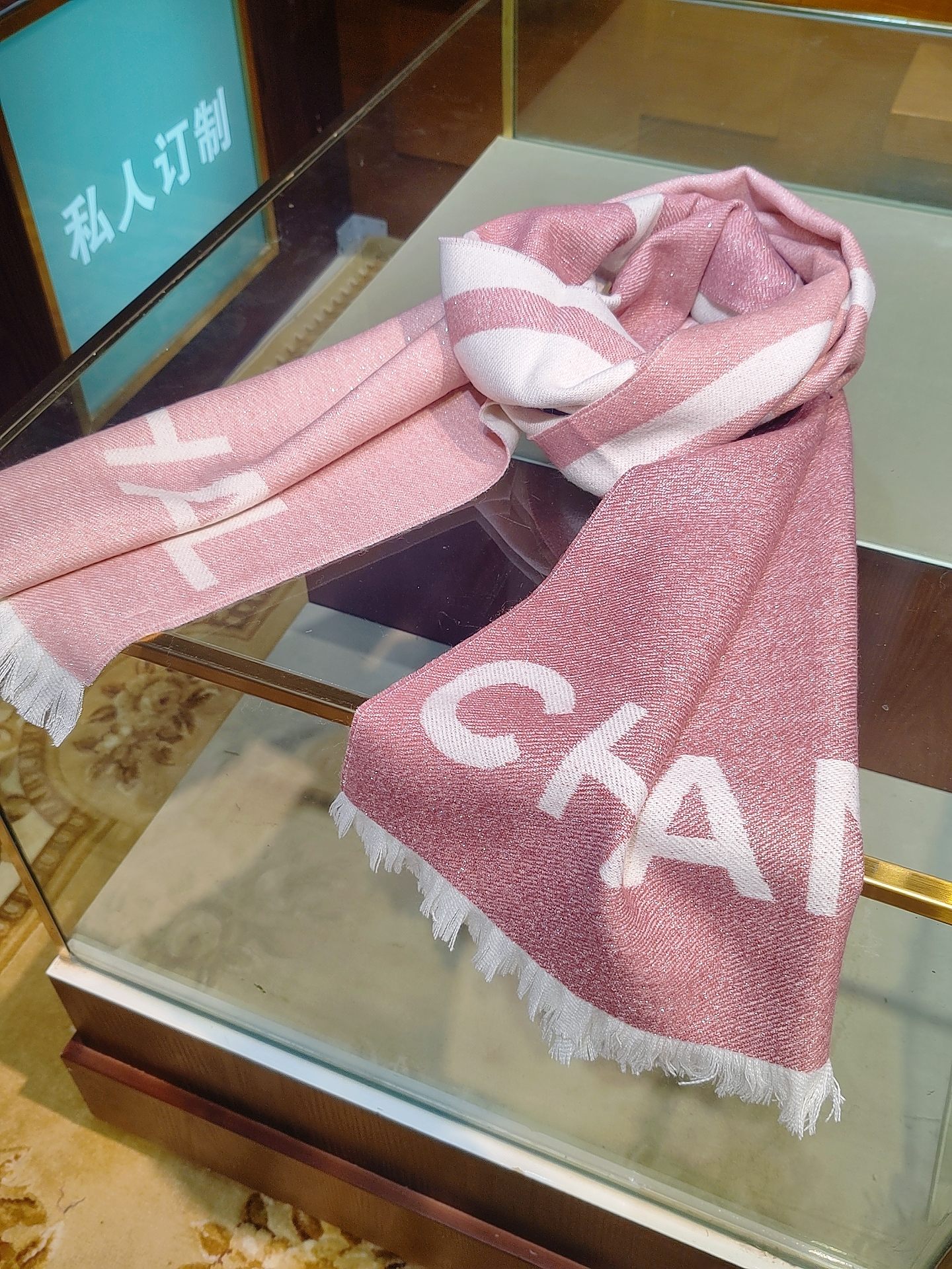 💃🏻💃🏻美翻了💖💖[流泪]【大双C LOGO披肩】御用殿堂级极品小香‼️新款专柜在售 上身才会知道她的美