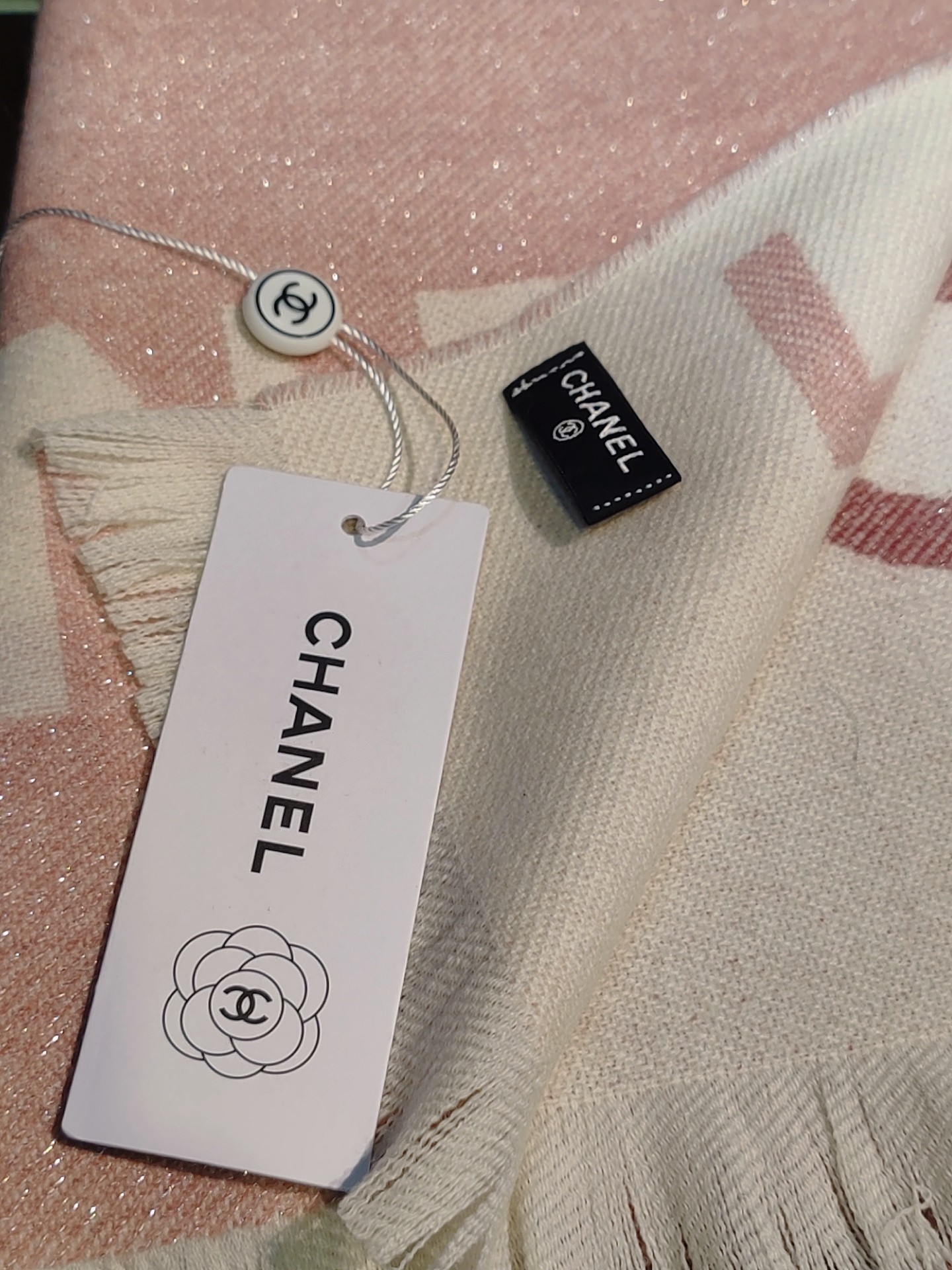 💃🏻💃🏻美翻了💖💖[流泪]【大双C LOGO披肩】御用殿堂级极品小香‼️新款专柜在售 上身才会知道她的美