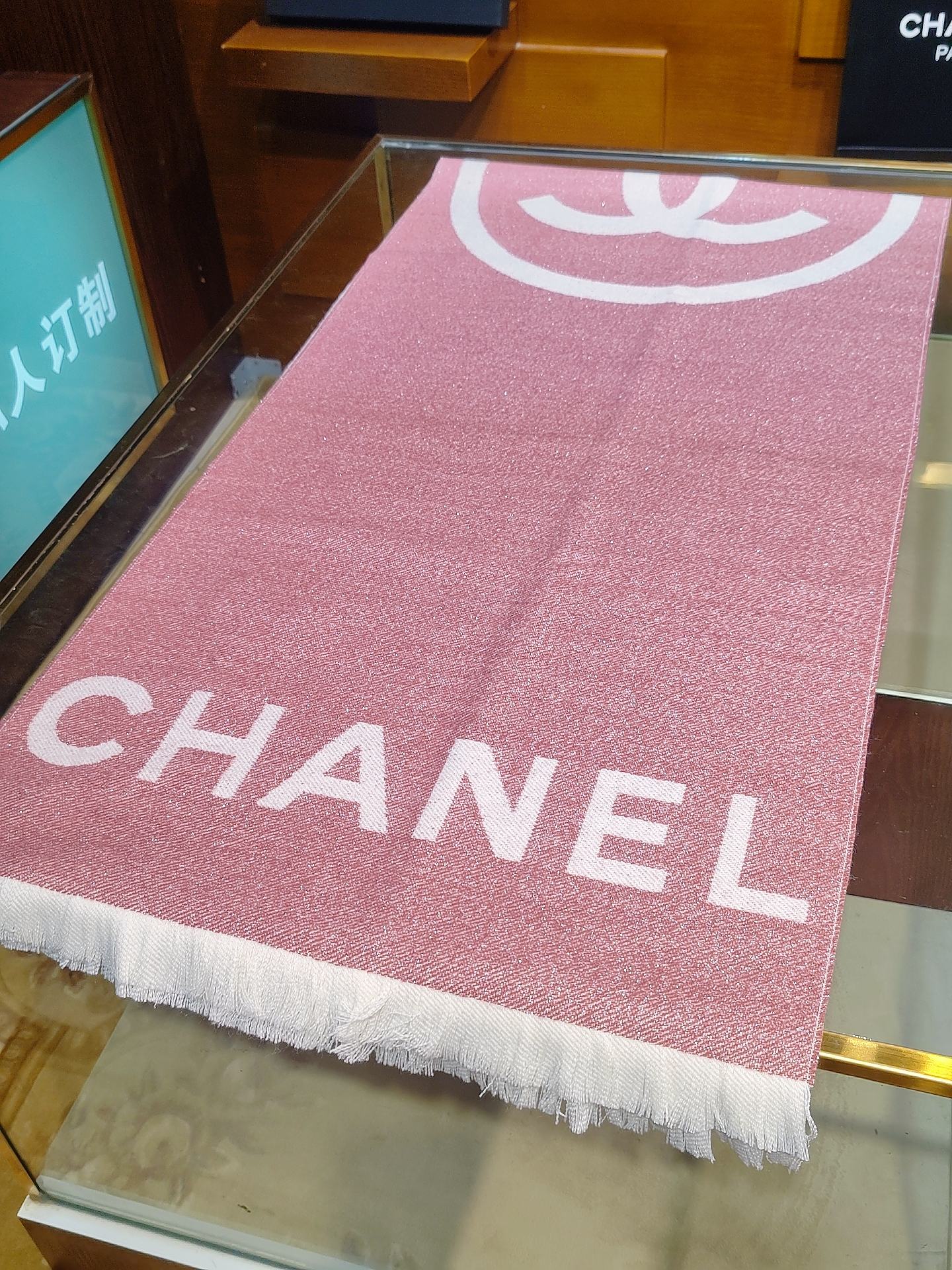 💃🏻💃🏻美翻了💖💖[流泪]【大双C LOGO披肩】御用殿堂级极品小香‼️新款专柜在售 上身才会知道她的美