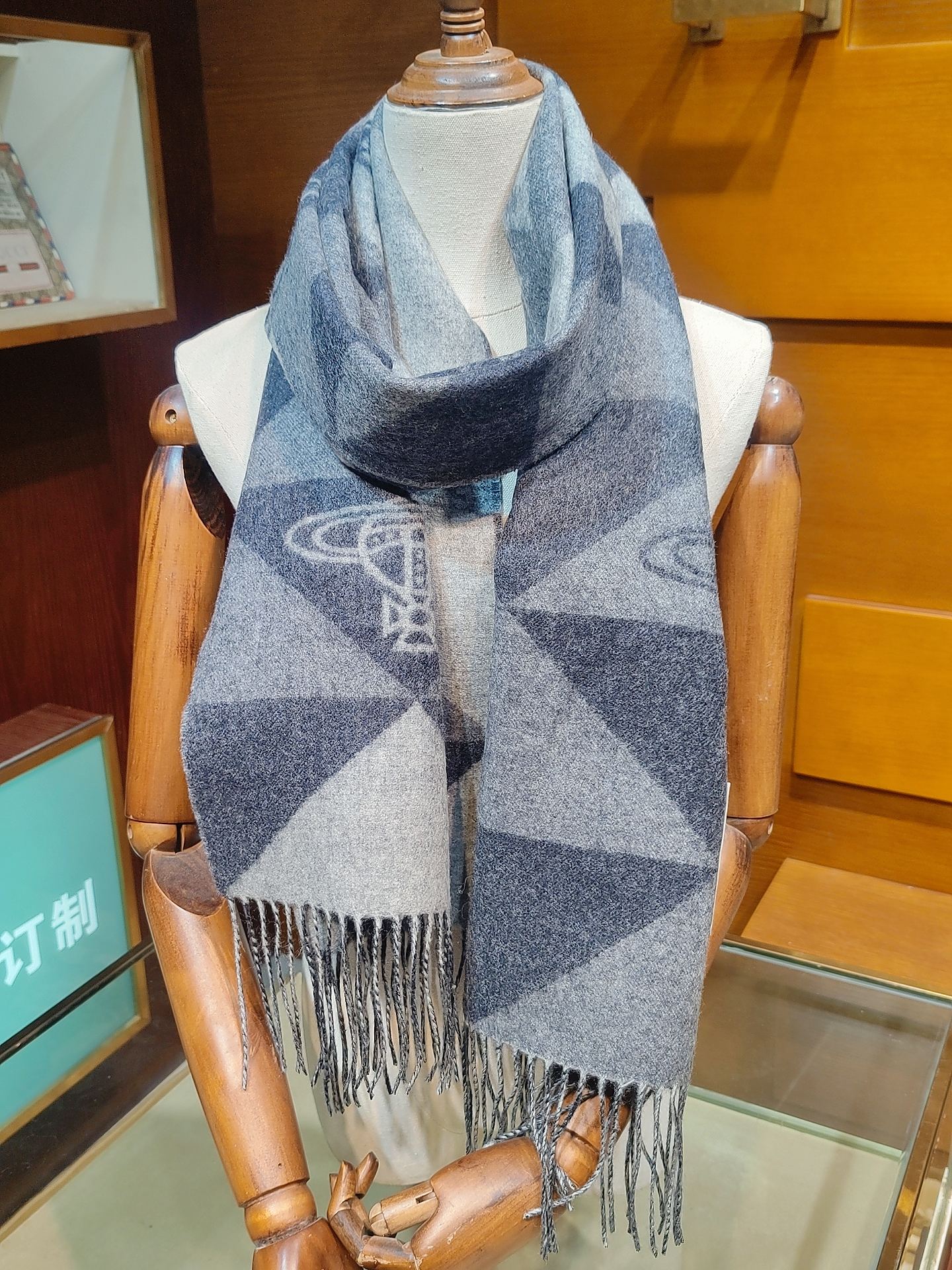 西太后羊毛菱格拼色英伦风流苏围巾/披肩，秋冬杀手锏，一眼爱上💞💞💞降温必备神器，超显脸小，秋冬氛围感拿捏