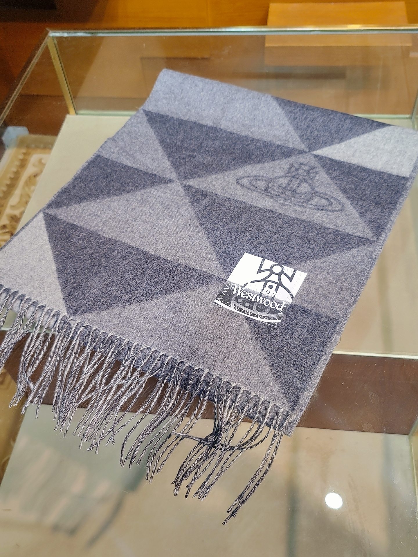 西太后羊毛菱格拼色英伦风流苏围巾/披肩，秋冬杀手锏，一眼爱上💞💞💞降温必备神器，超显脸小，秋冬氛围感拿捏