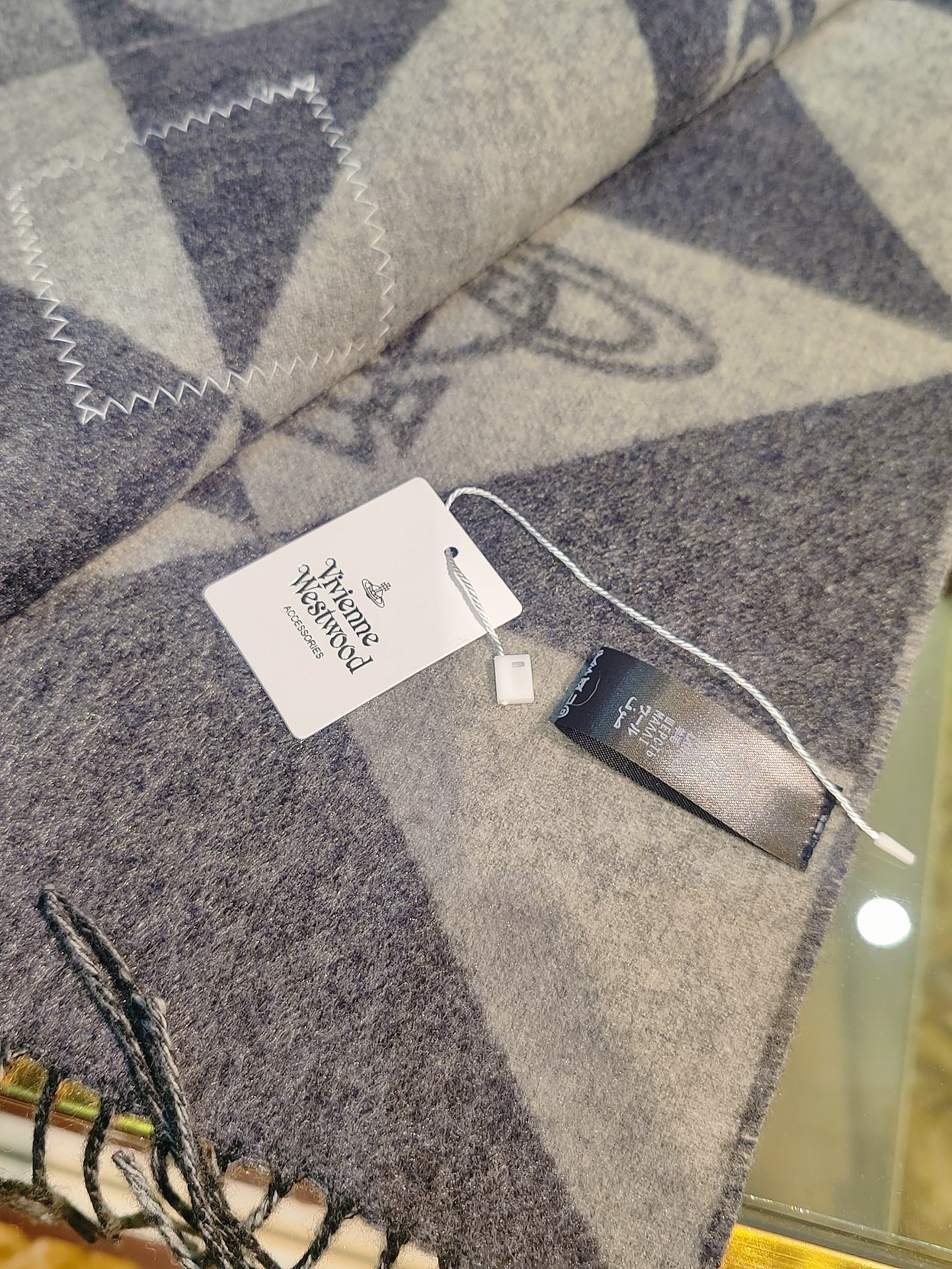 西太后羊毛菱格拼色英伦风流苏围巾/披肩，秋冬杀手锏，一眼爱上💞💞💞降温必备神器，超显脸小，秋冬氛围感拿捏