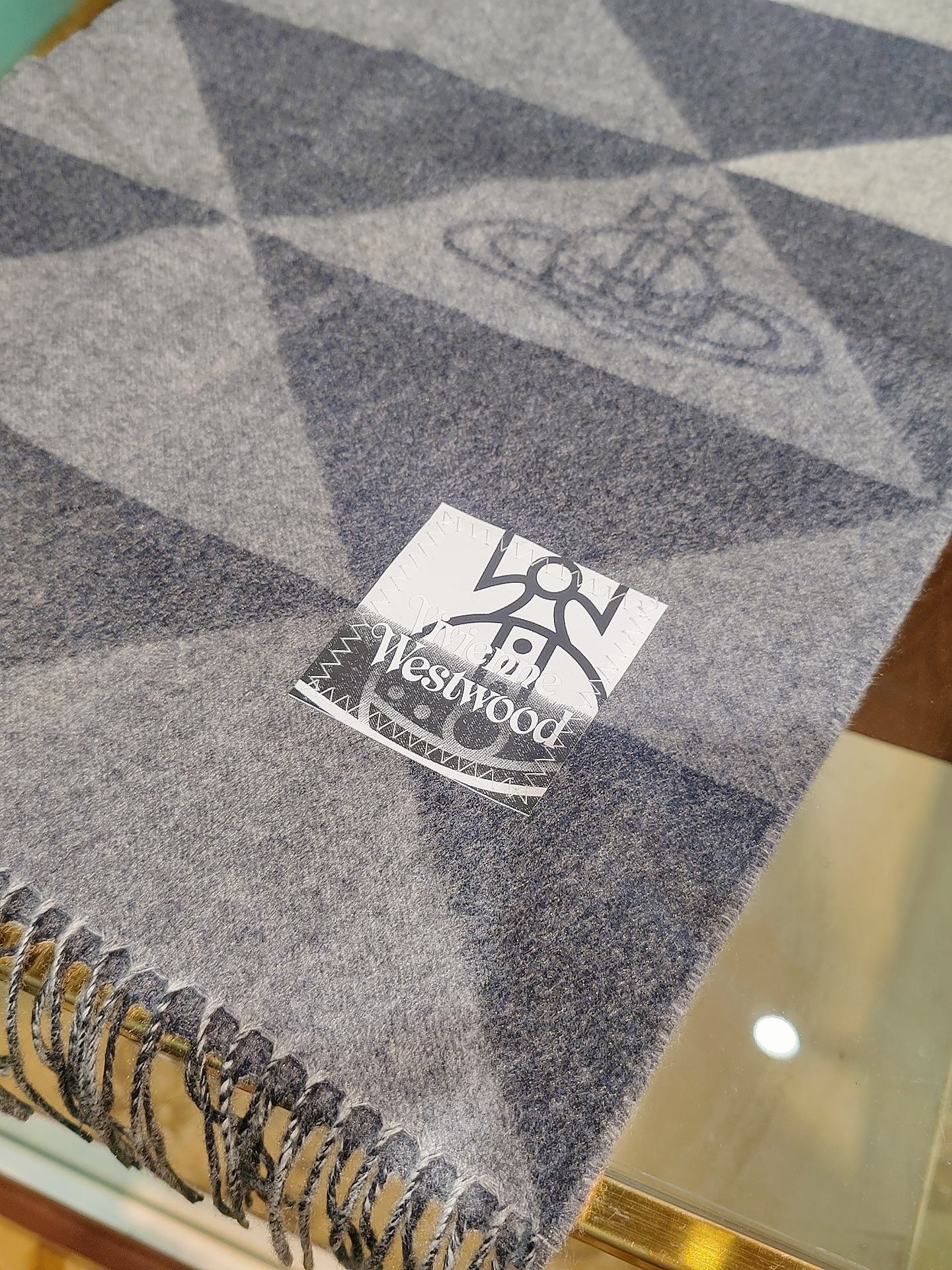 西太后羊毛菱格拼色英伦风流苏围巾/披肩，秋冬杀手锏，一眼爱上💞💞💞降温必备神器，超显脸小，秋冬氛围感拿捏