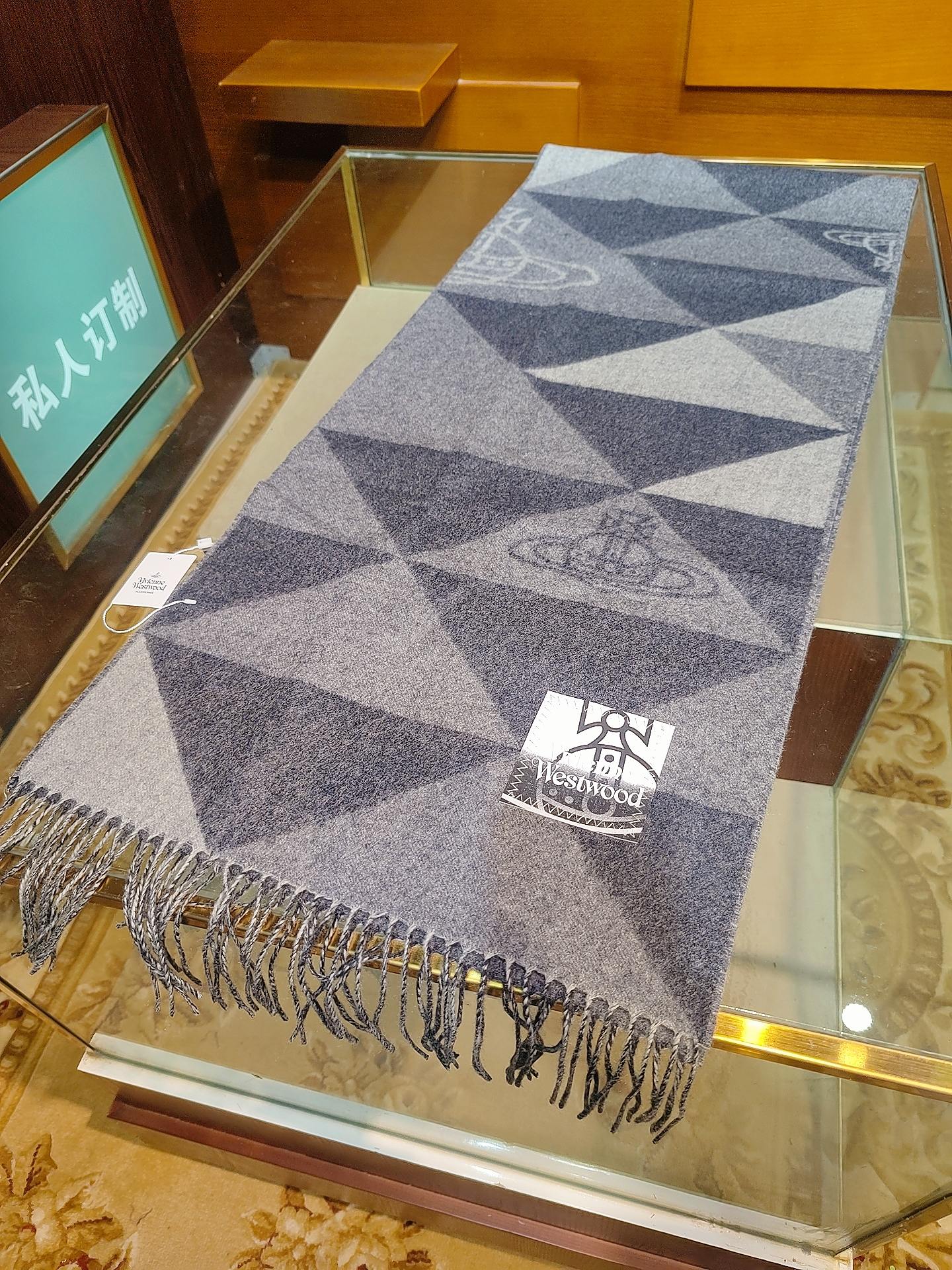 西太后羊毛菱格拼色英伦风流苏围巾/披肩，秋冬杀手锏，一眼爱上💞💞💞降温必备神器，超显脸小，秋冬氛围感拿捏