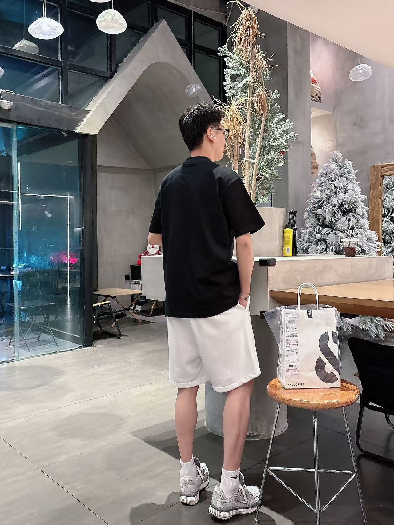 LV* 𝟐6𝐬s 春夏休闲短裤 定制面料 手绘定制标 品牌经典LOGO 工艺精致 休闲百搭 【𝐒𝐢𝐳𝐞：