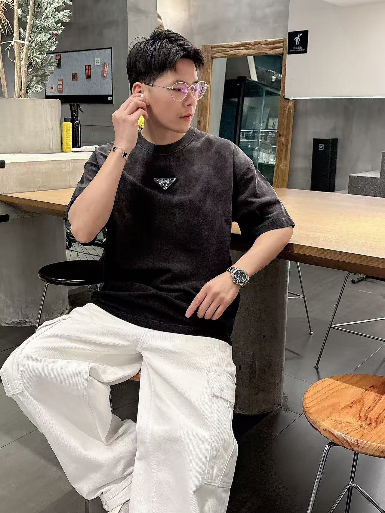 普拉达 * 𝟐6𝐬s 春夏休闲短袖定制面料 品牌经典LOGO 工艺精致 休闲百搭 【𝐒𝐢𝐳𝐞：码数】 S