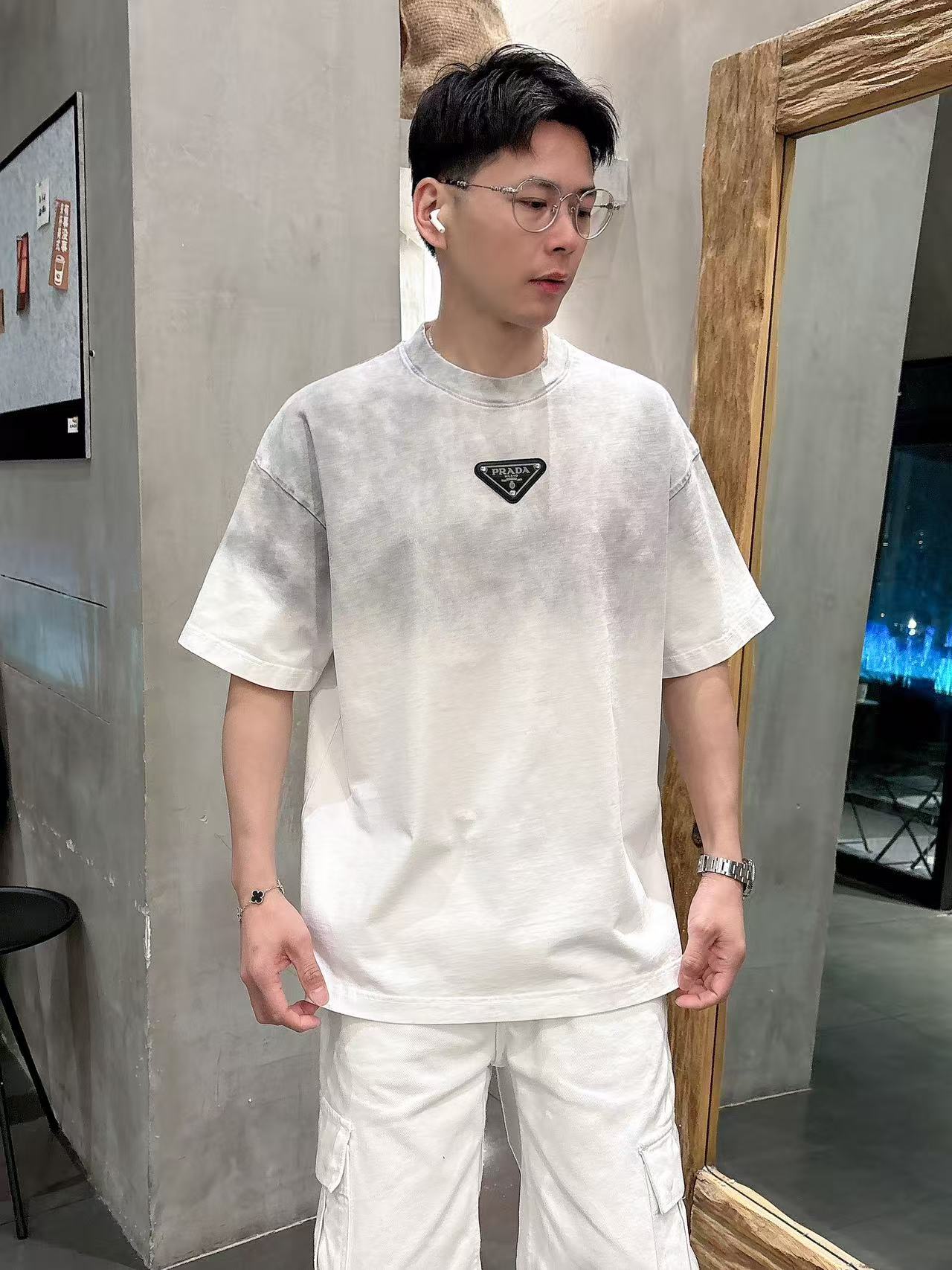 普拉达 * 𝟐6𝐬s 春夏休闲短袖定制面料 品牌经典LOGO 工艺精致 休闲百搭 【𝐒𝐢𝐳𝐞：码数】 S