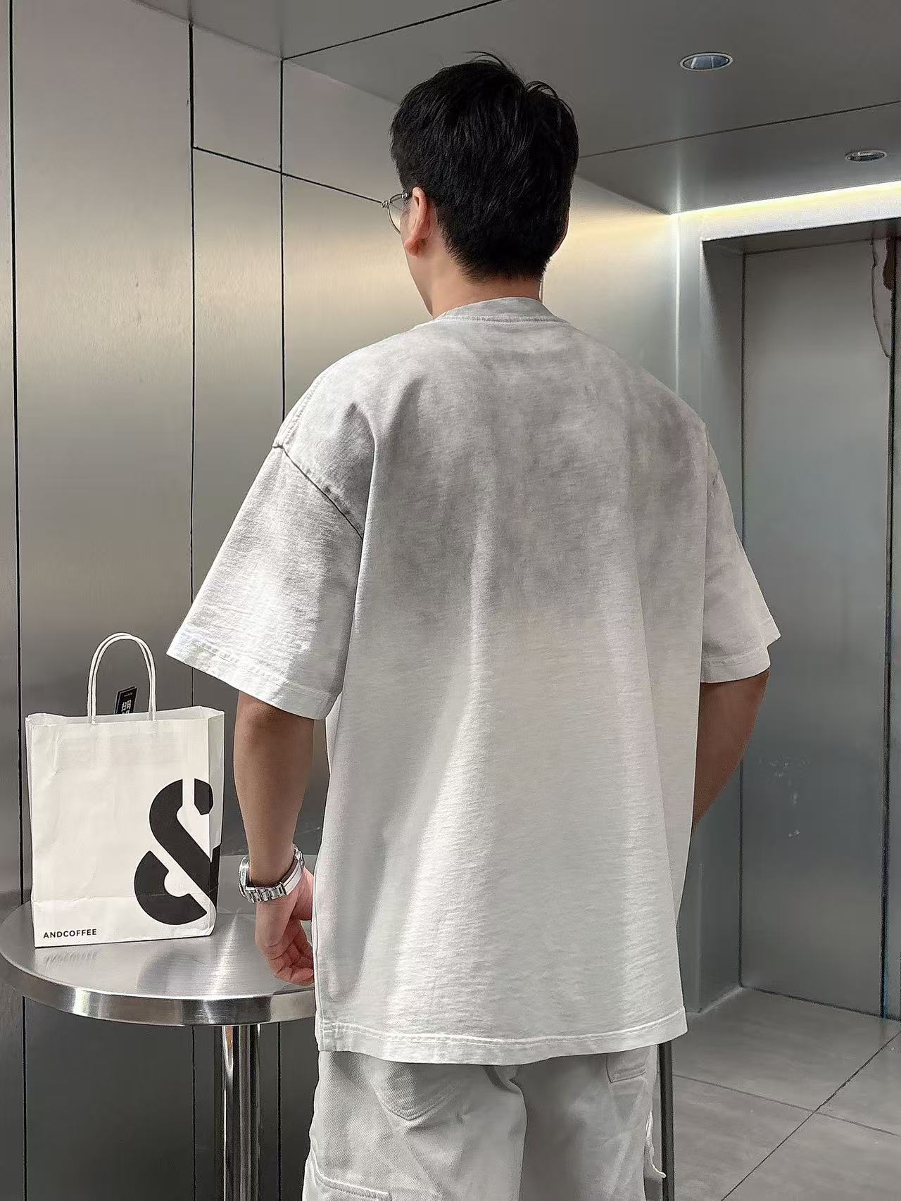 普拉达 * 𝟐6𝐬s 春夏休闲短袖定制面料 品牌经典LOGO 工艺精致 休闲百搭 【𝐒𝐢𝐳𝐞：码数】 S