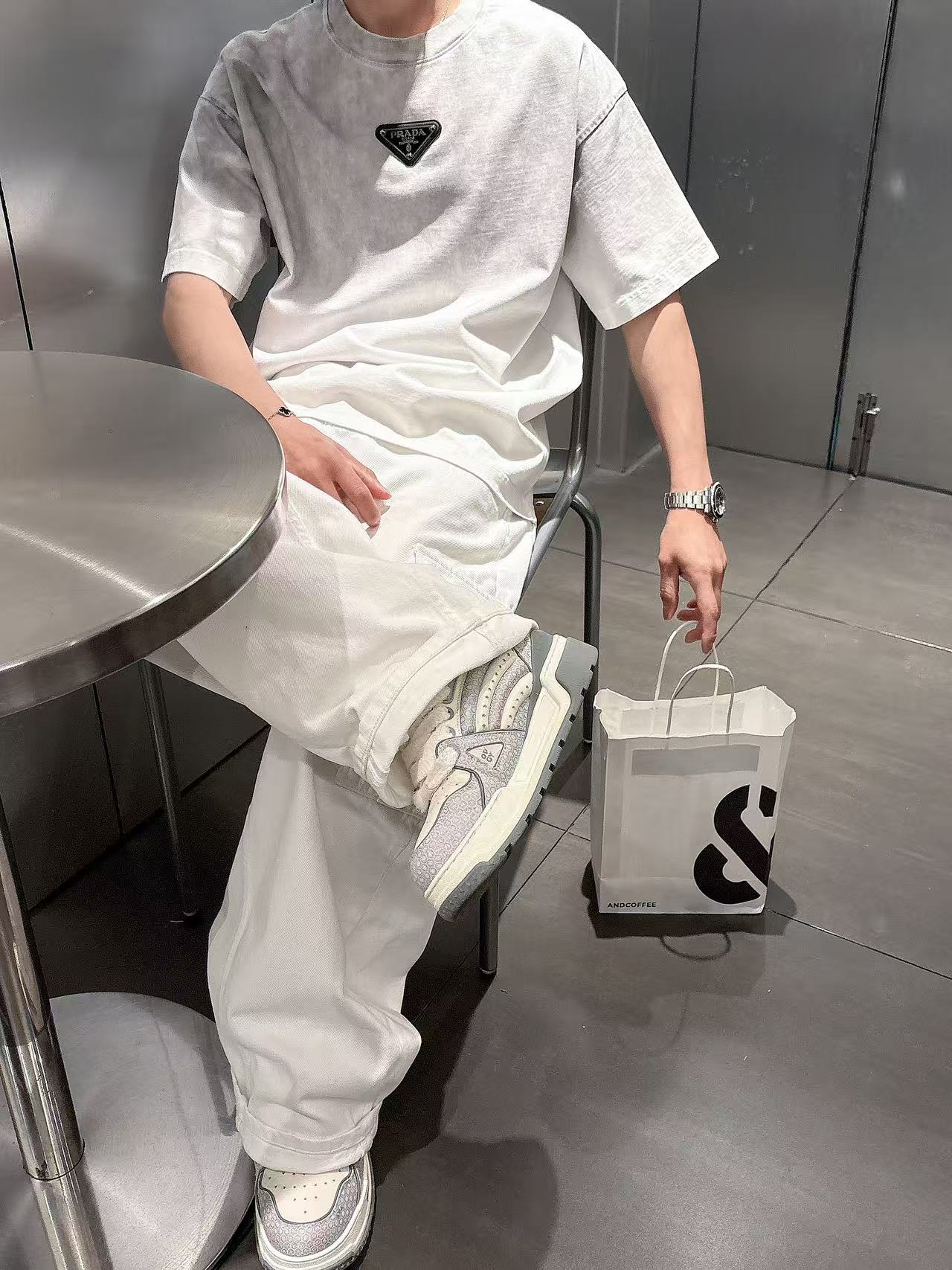 普拉达 * 𝟐6𝐬s 春夏休闲短袖定制面料 品牌经典LOGO 工艺精致 休闲百搭 【𝐒𝐢𝐳𝐞：码数】 S